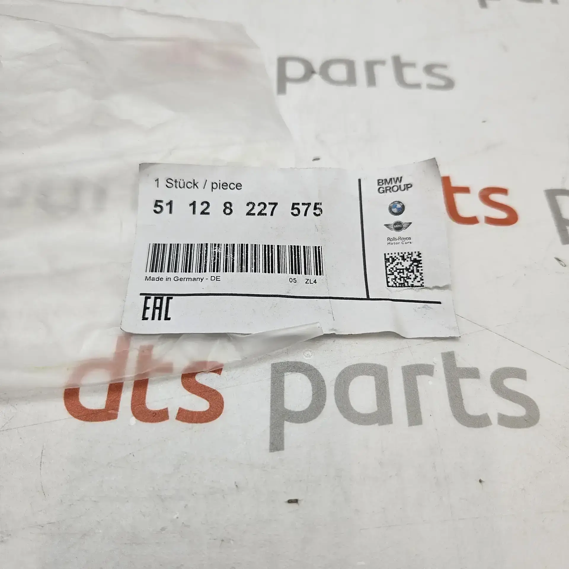 OEM BMW 51128227575 – Protective rubber strip. left rear bumper