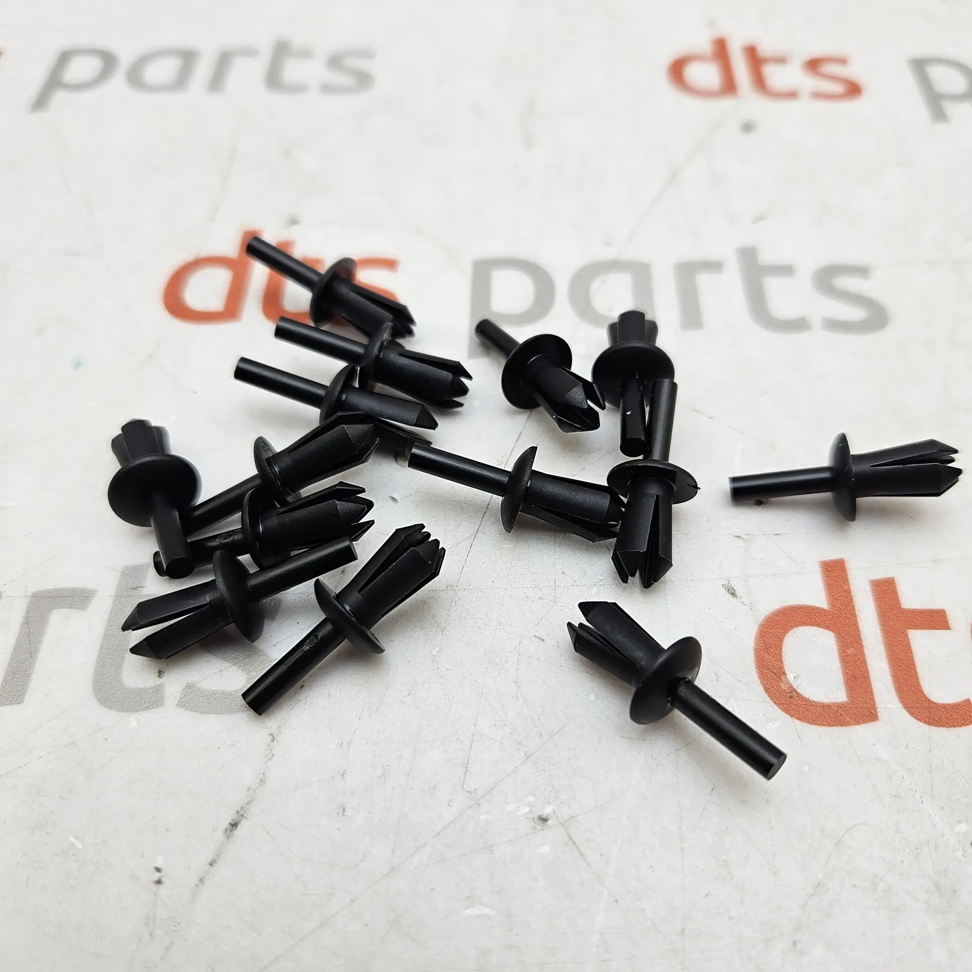 OEM BMW 51161881149 – Plastic push-pin expanding lock rivet trim clip