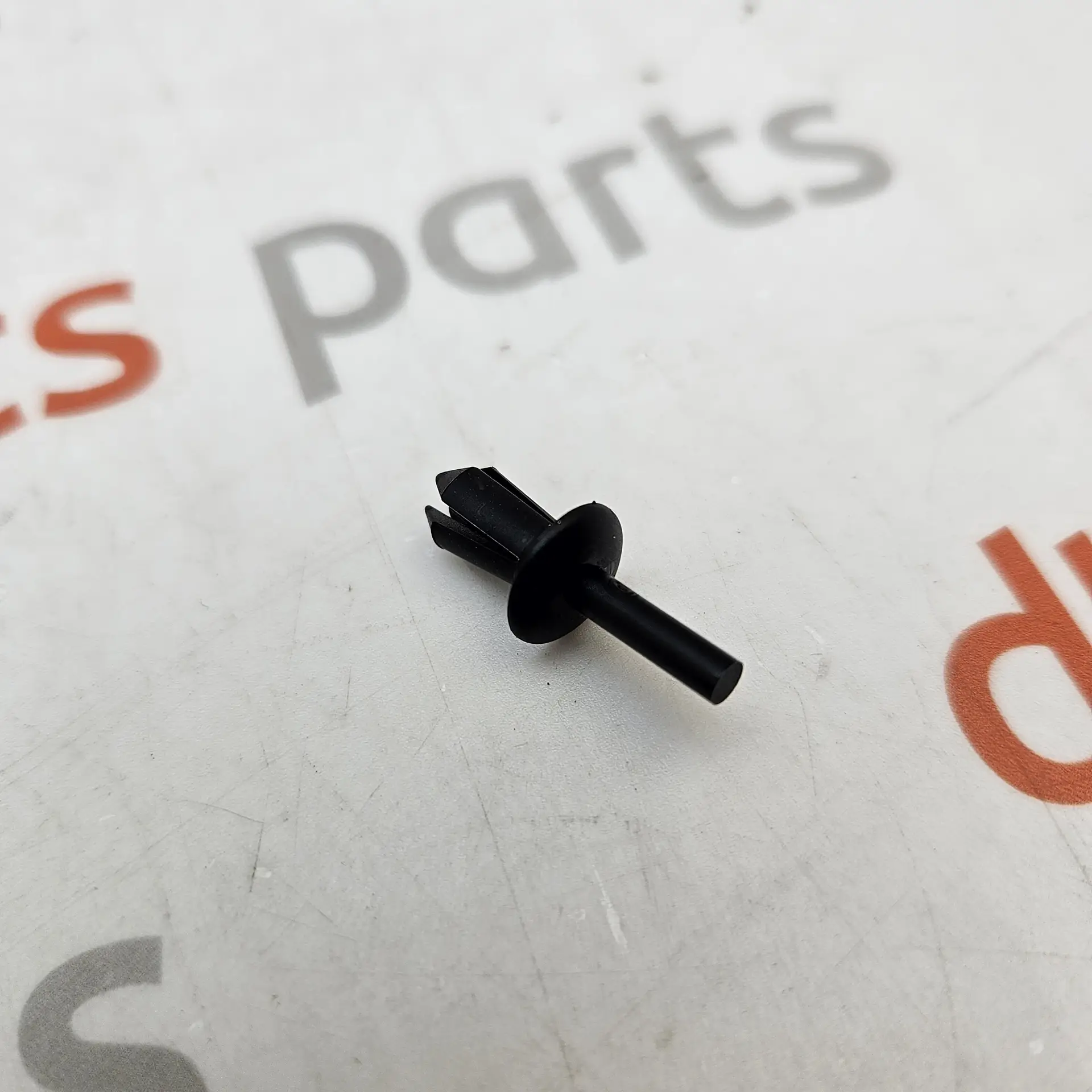 OEM BMW 51161881149 – Plastic push-pin expanding lock rivet trim clip