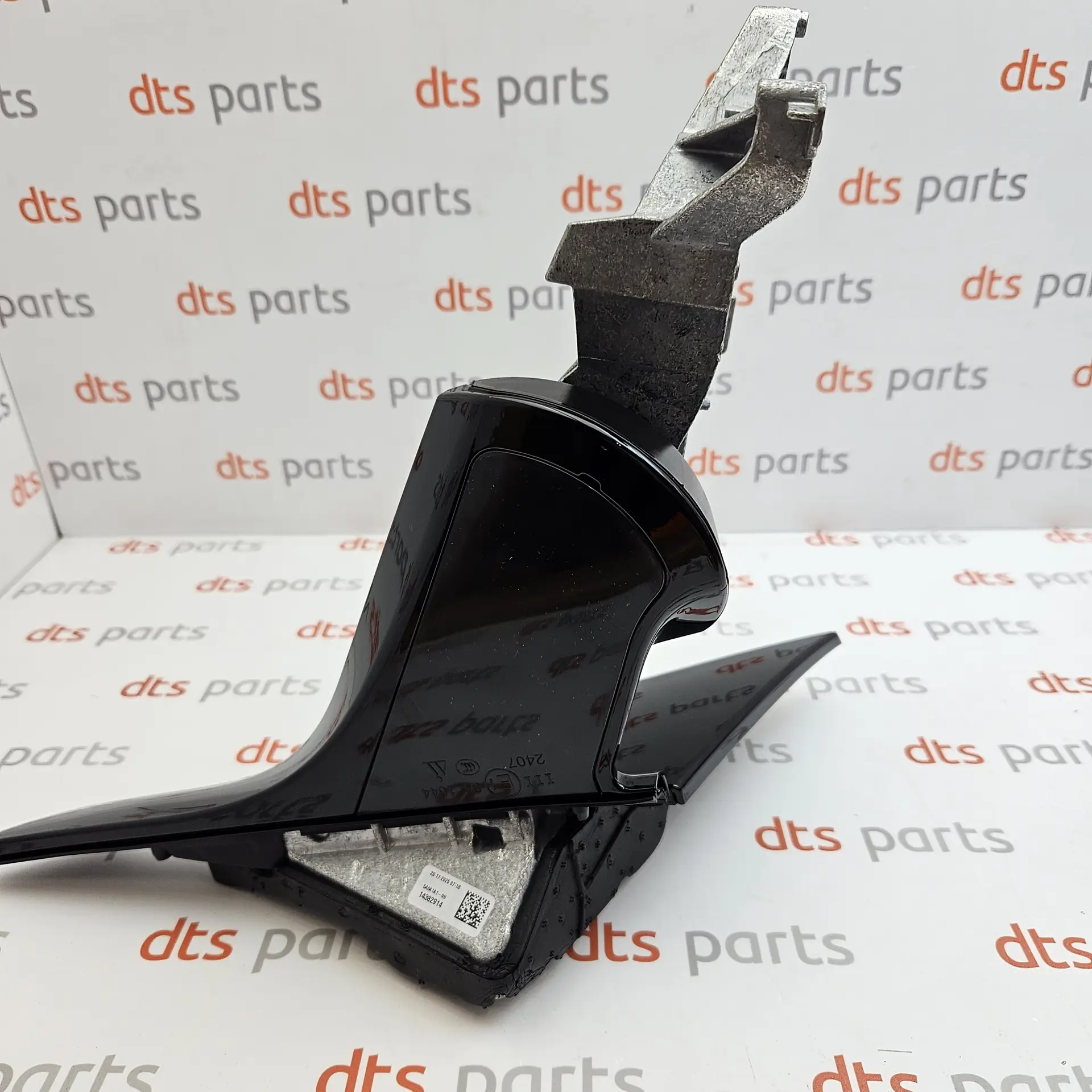 OEM BMW 51165A841A1 – Left exterior rearview mirror housing structure