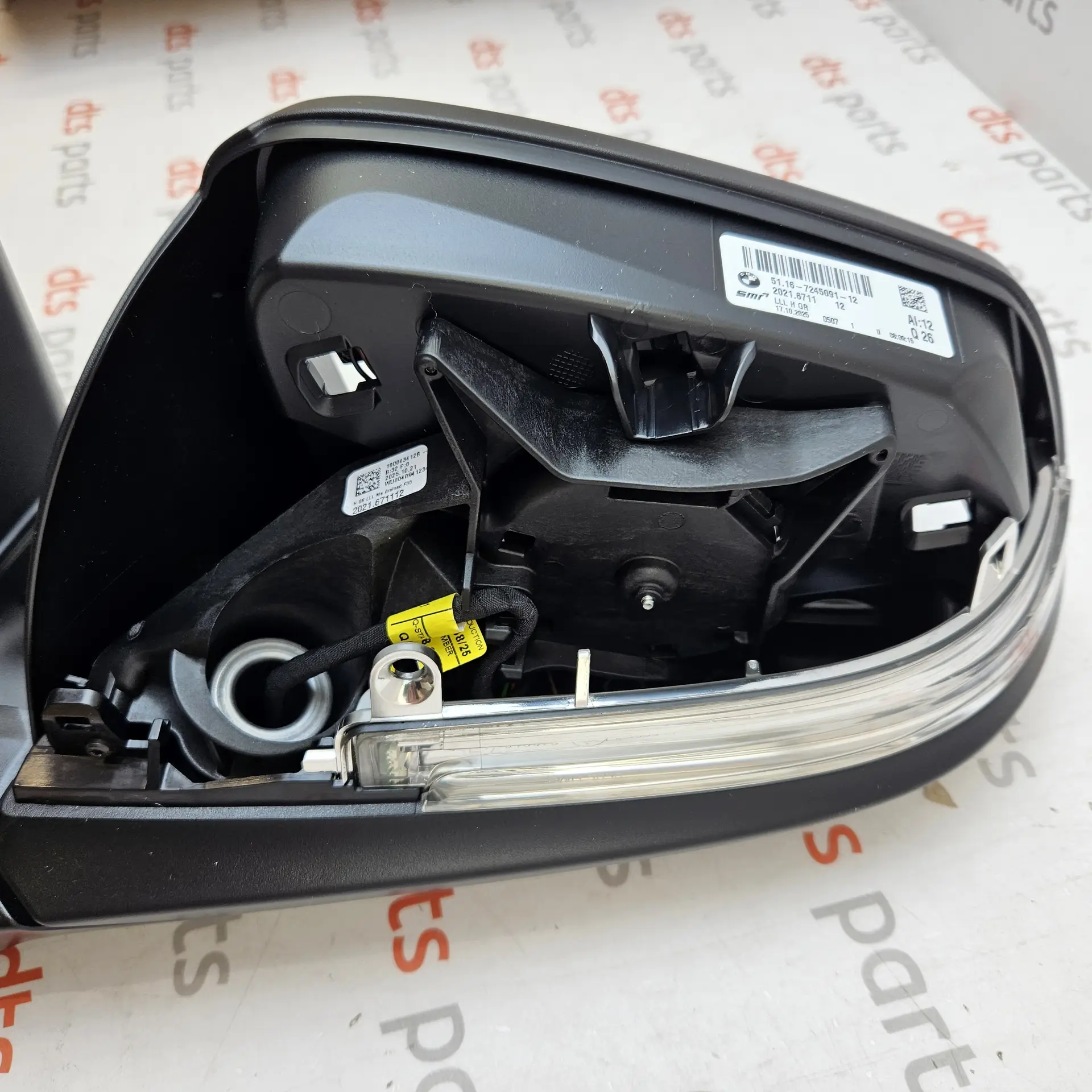 OEM BMW 51167245091 – Left side door heated electric wing mirror assembly