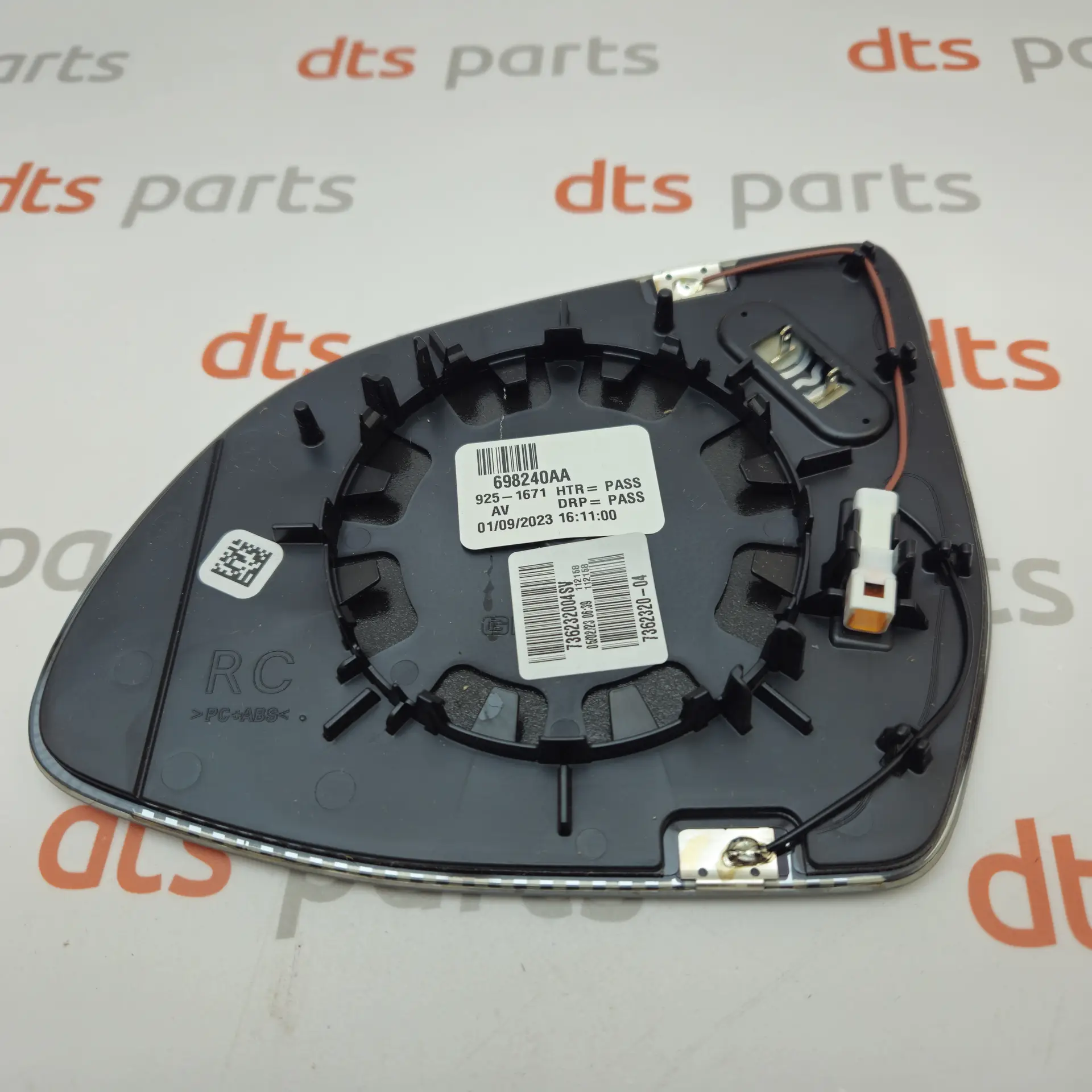 OEM BMW 51167362320 – Right rear view mirror glass
