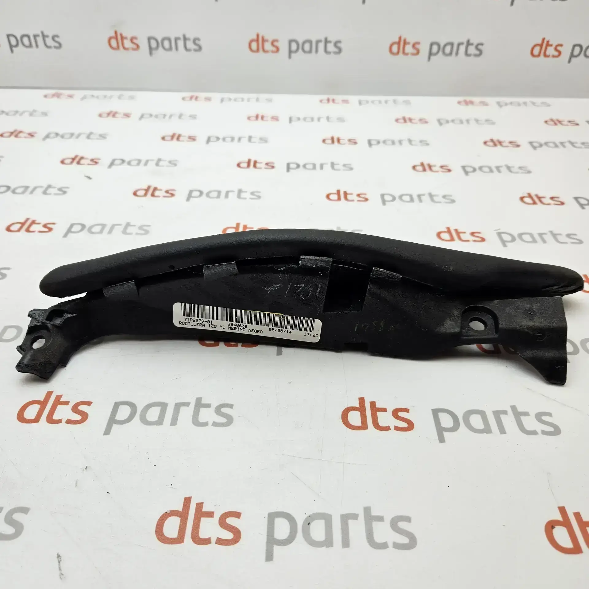 OEM BMW 51169186921 – Left knee pad