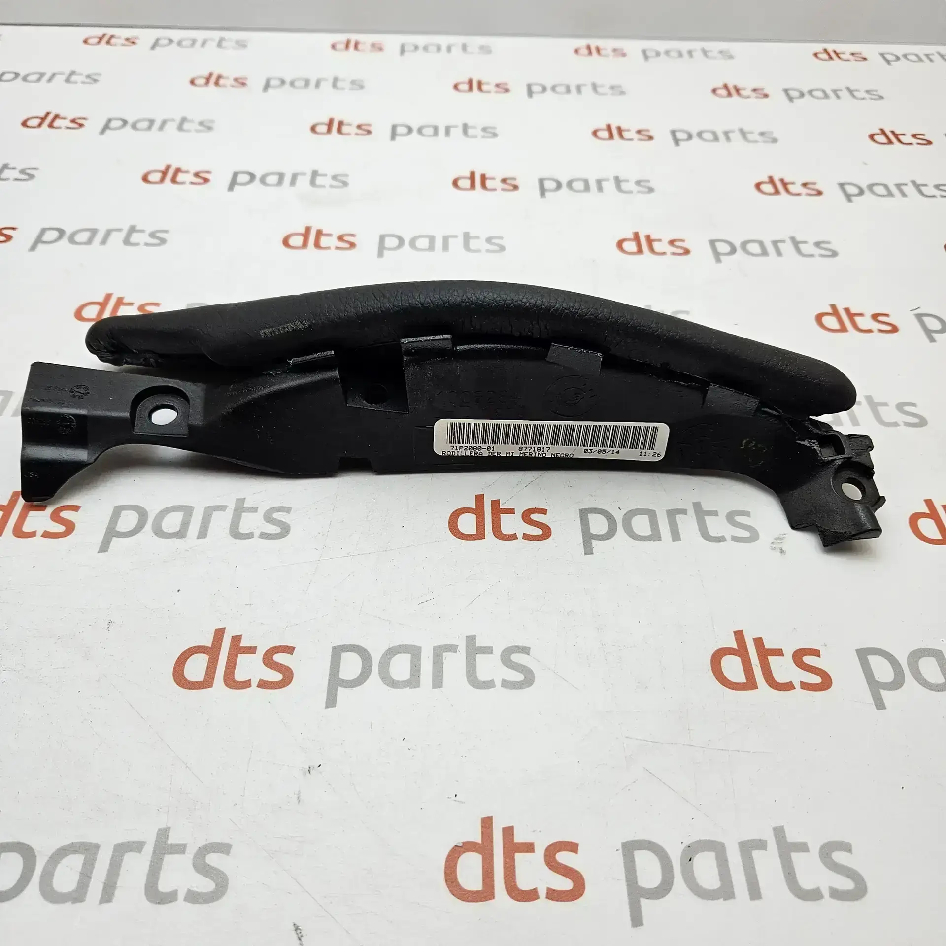 OEM BMW 51169186922 – Right knee pad