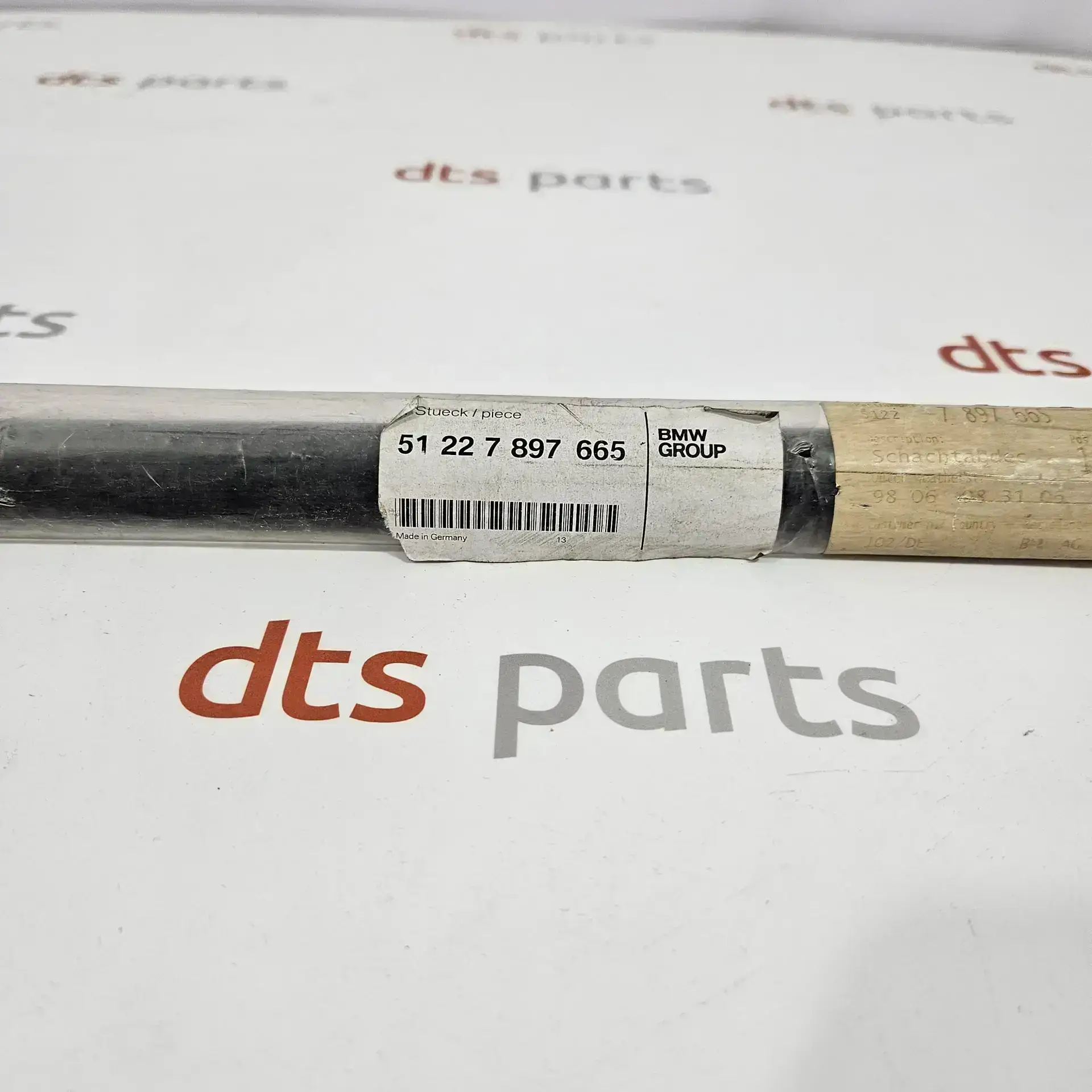 OEM BMW 51227897665 – Rear door glass trim molding GLANZSCHWARZ