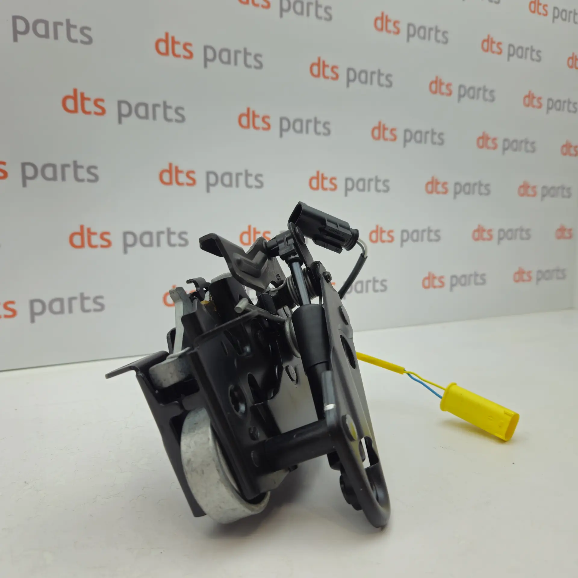 OEM BMW 51237184441 – Left bonnet lock