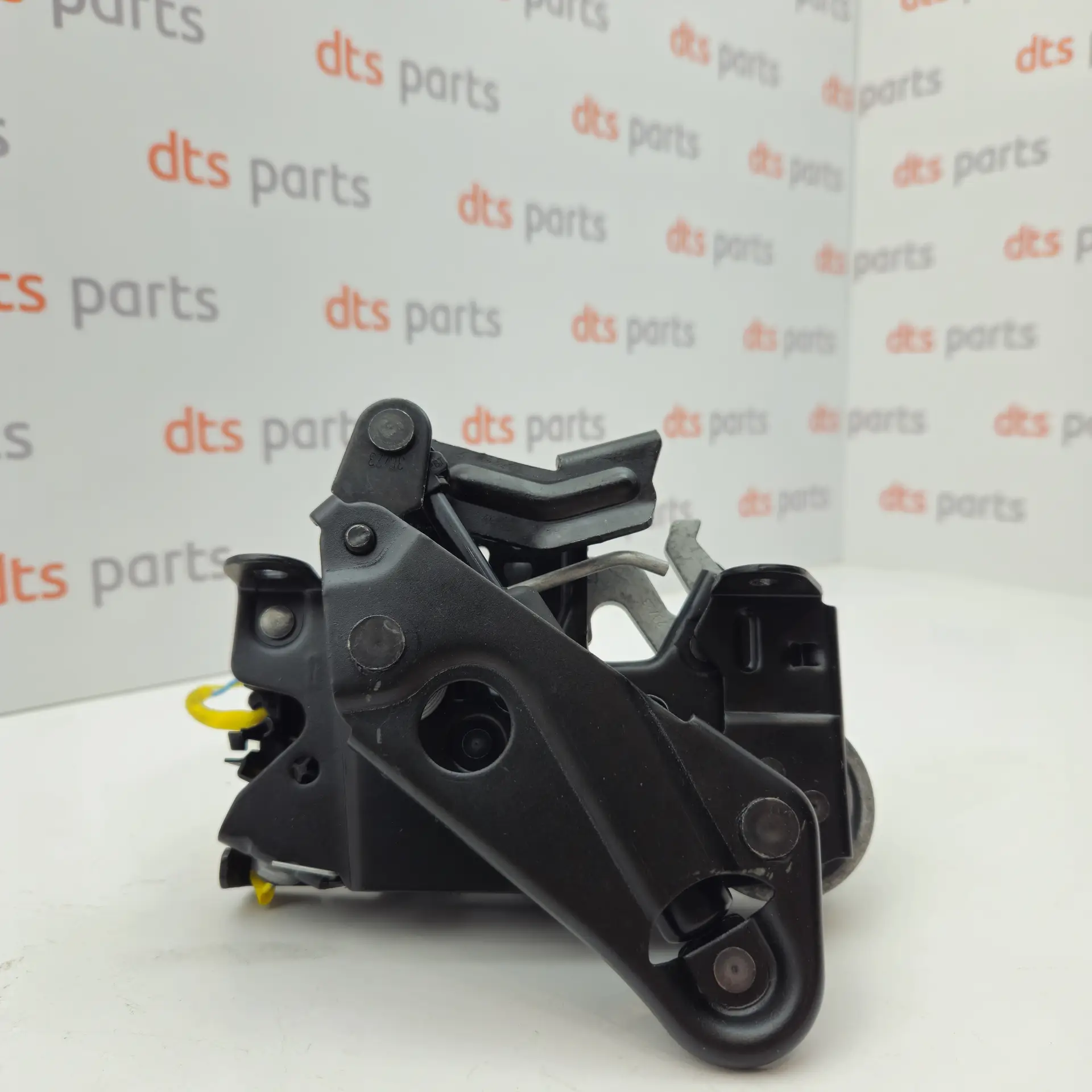 OEM BMW 51237184442 – Right bonnet lock