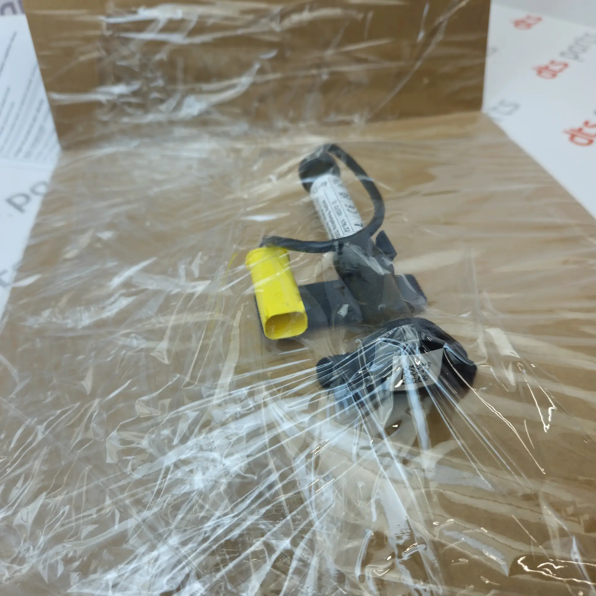 OEM BMW 51237397495 – Left side active bonnet actuator
