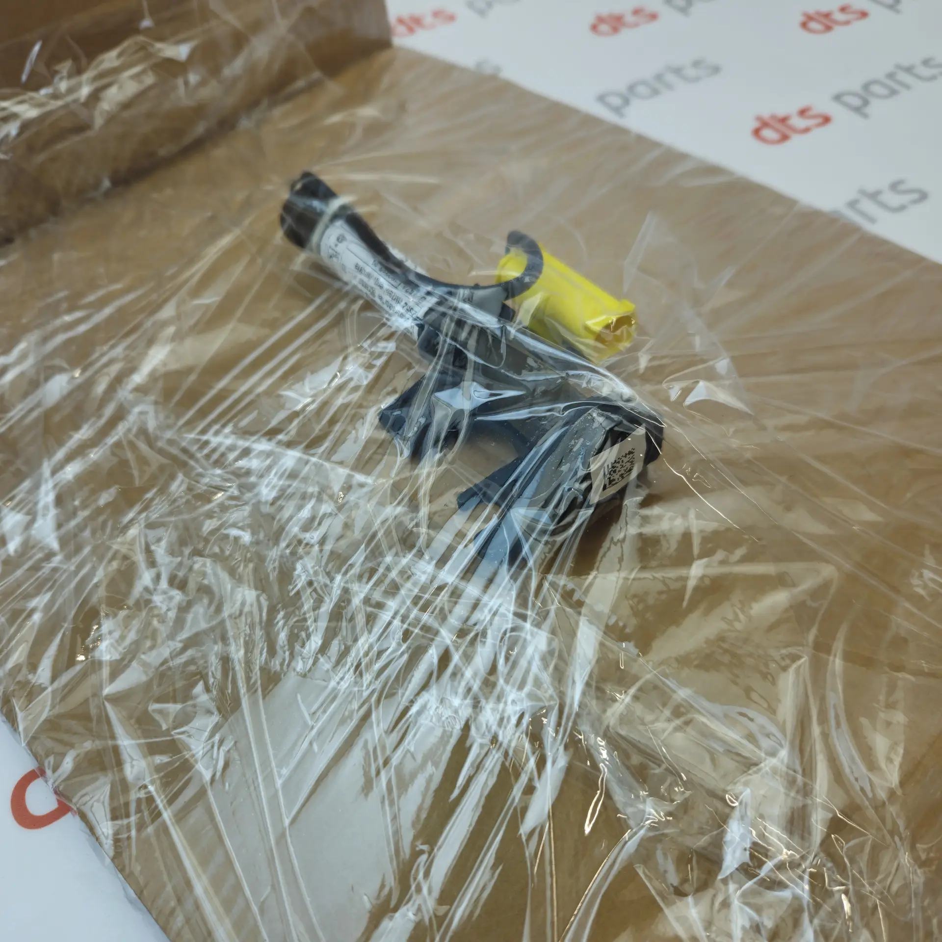 OEM BMW 51237397496 – Right side active bonnet actuator