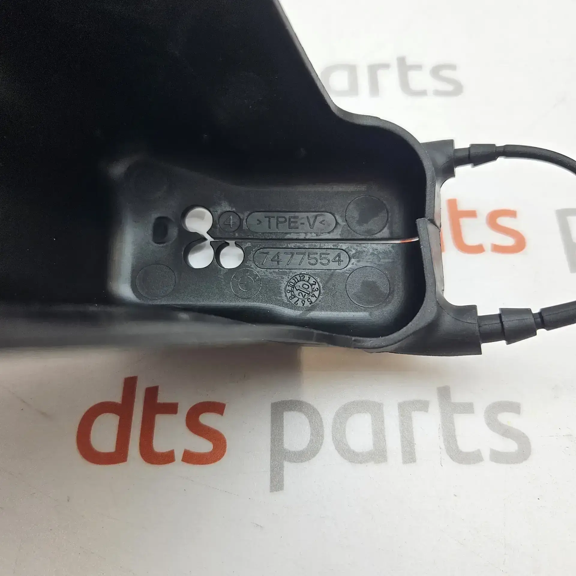 OEM BMW 51237477554 – Hood rear lock cover
