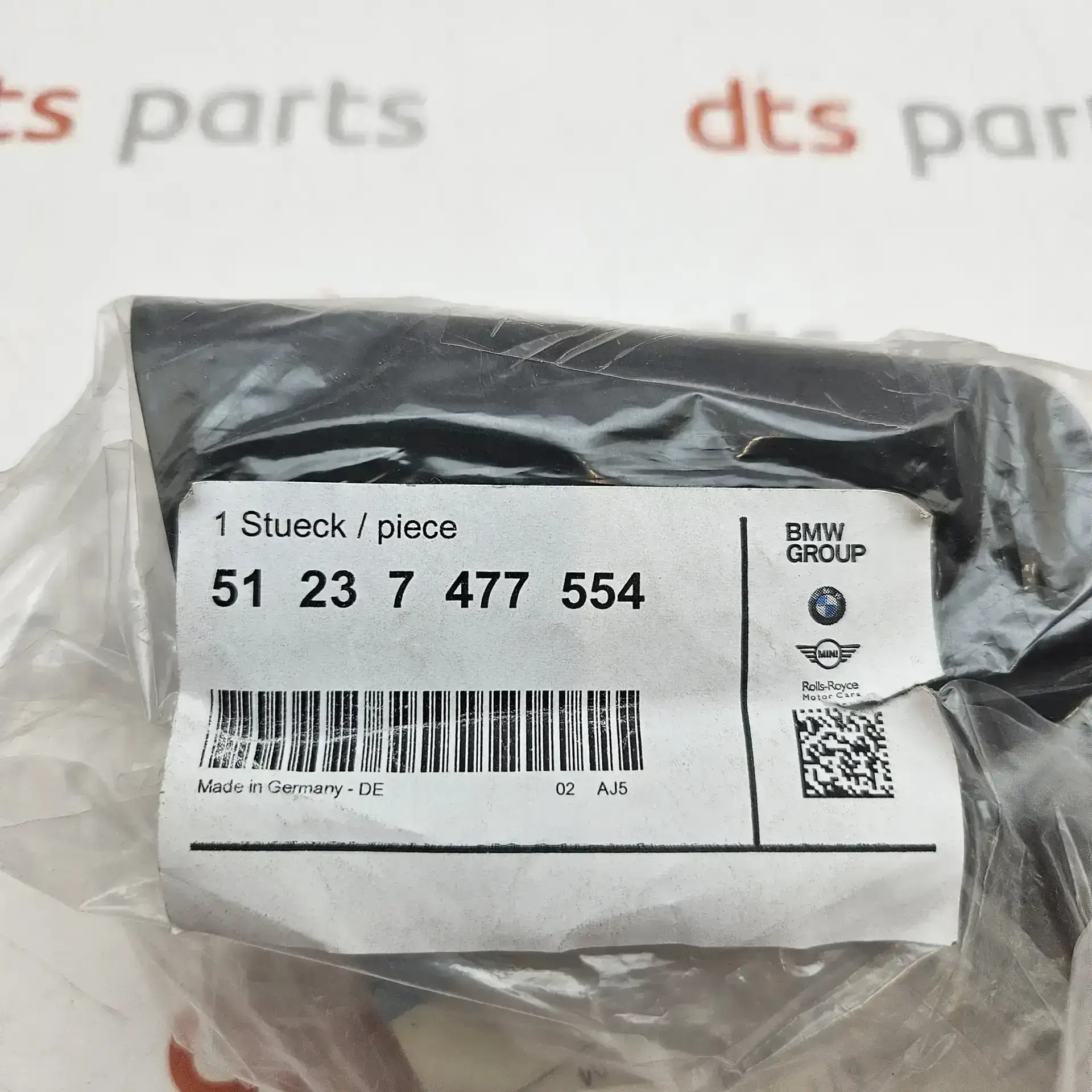 OEM BMW 51237477554 – Hood rear lock cover