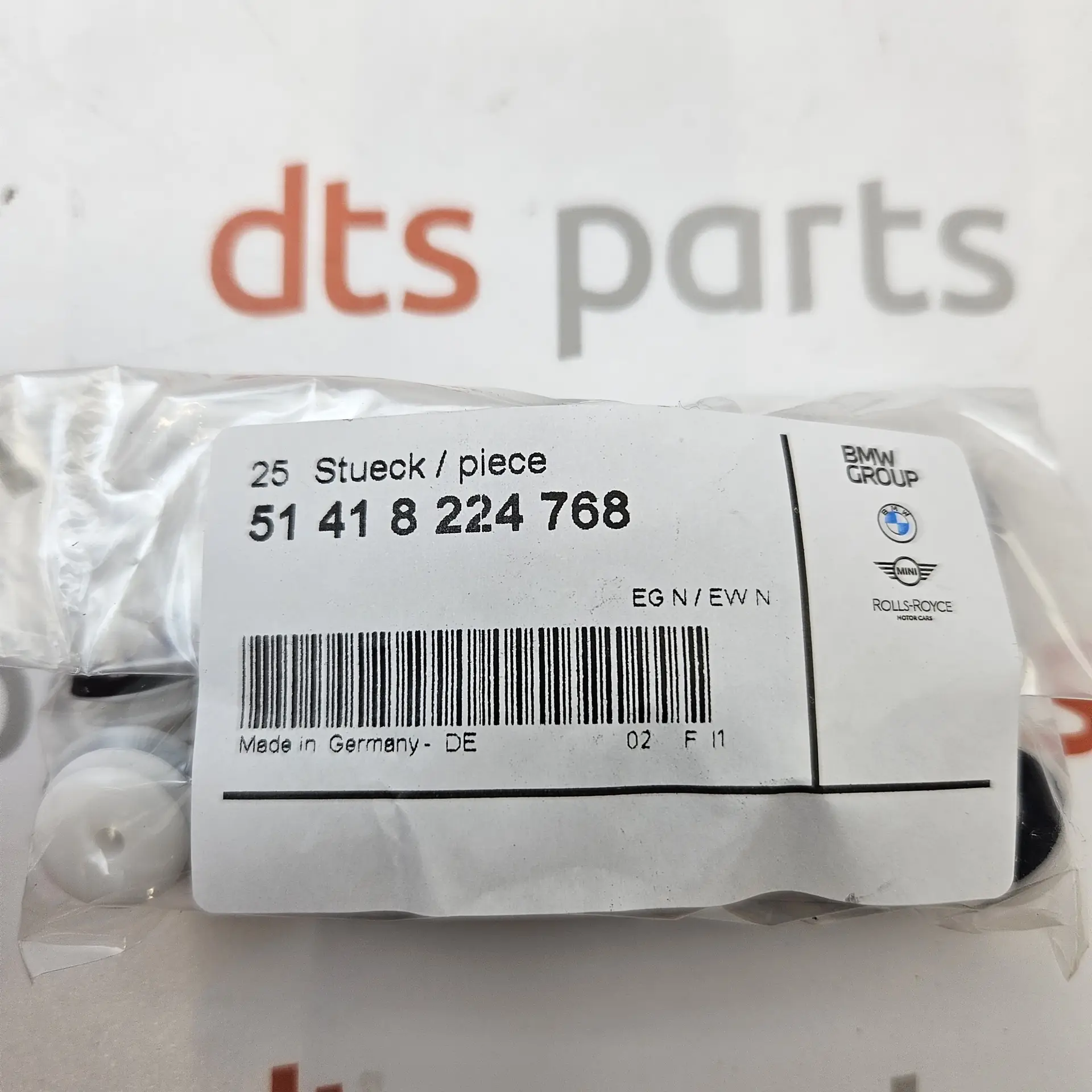 OEM BMW 51418224768 – Interior door panel clip