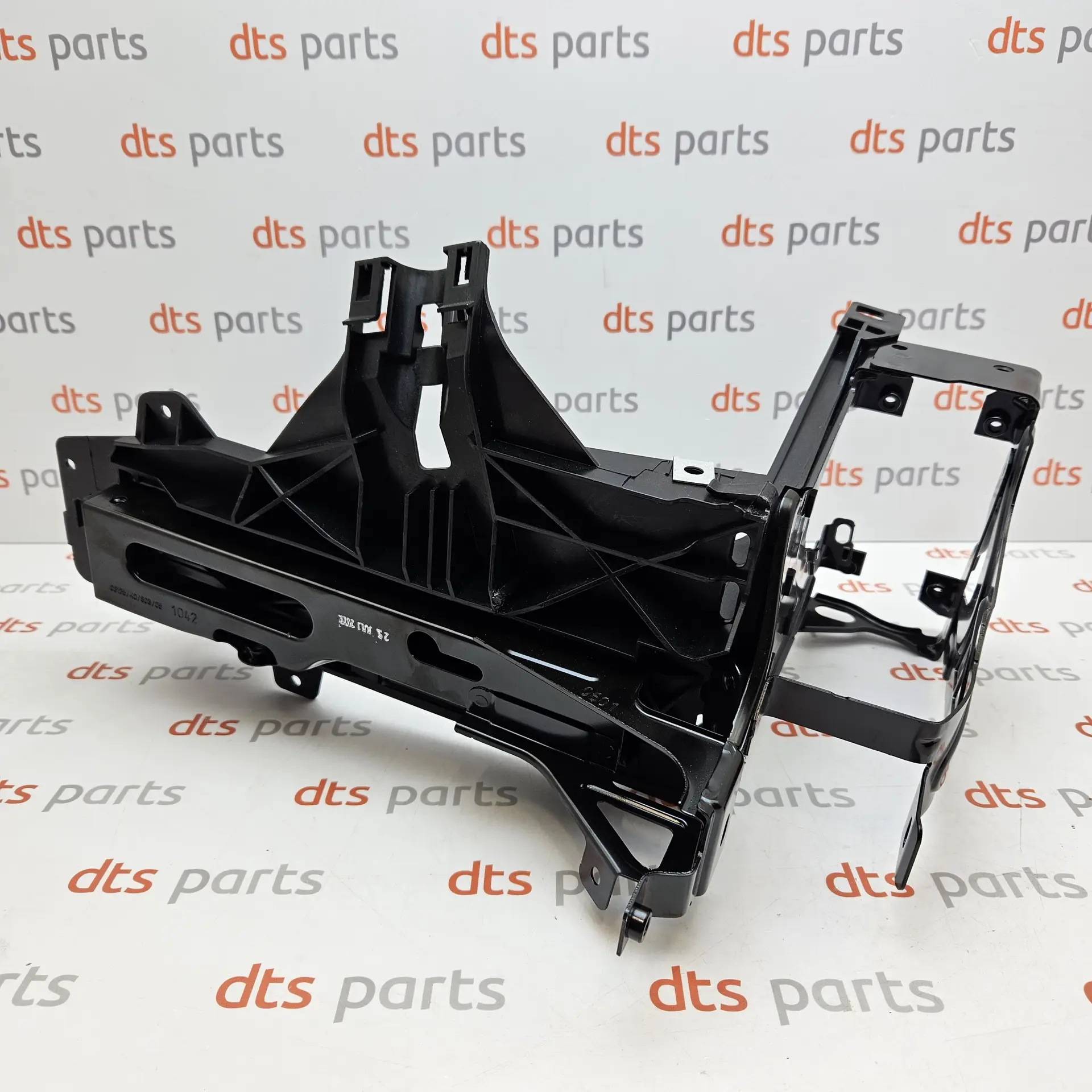 OEM BMW 51647200794 – Right radiator outer support