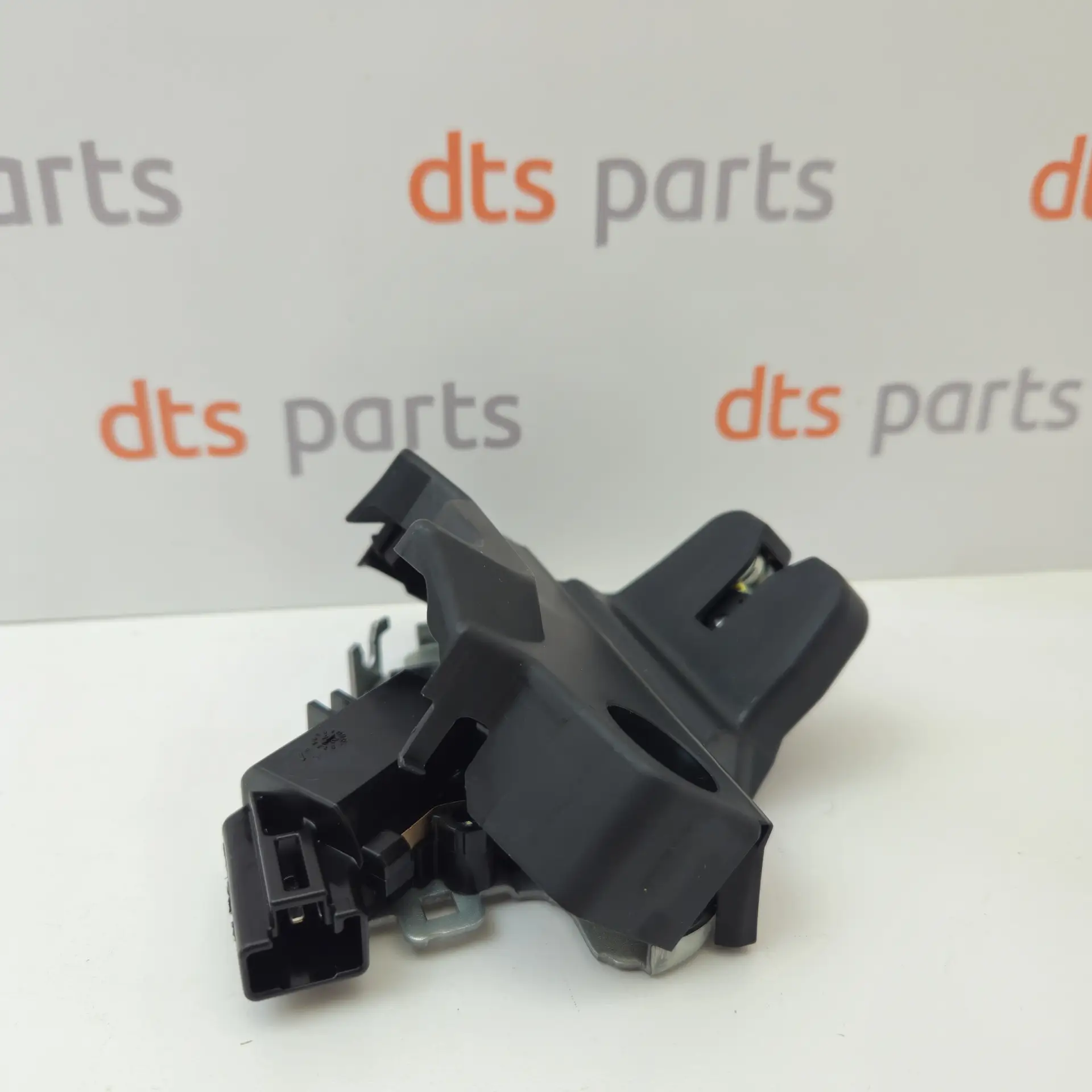 OEM Toyota/Lexus 6460002071 – Luggage compartment lock