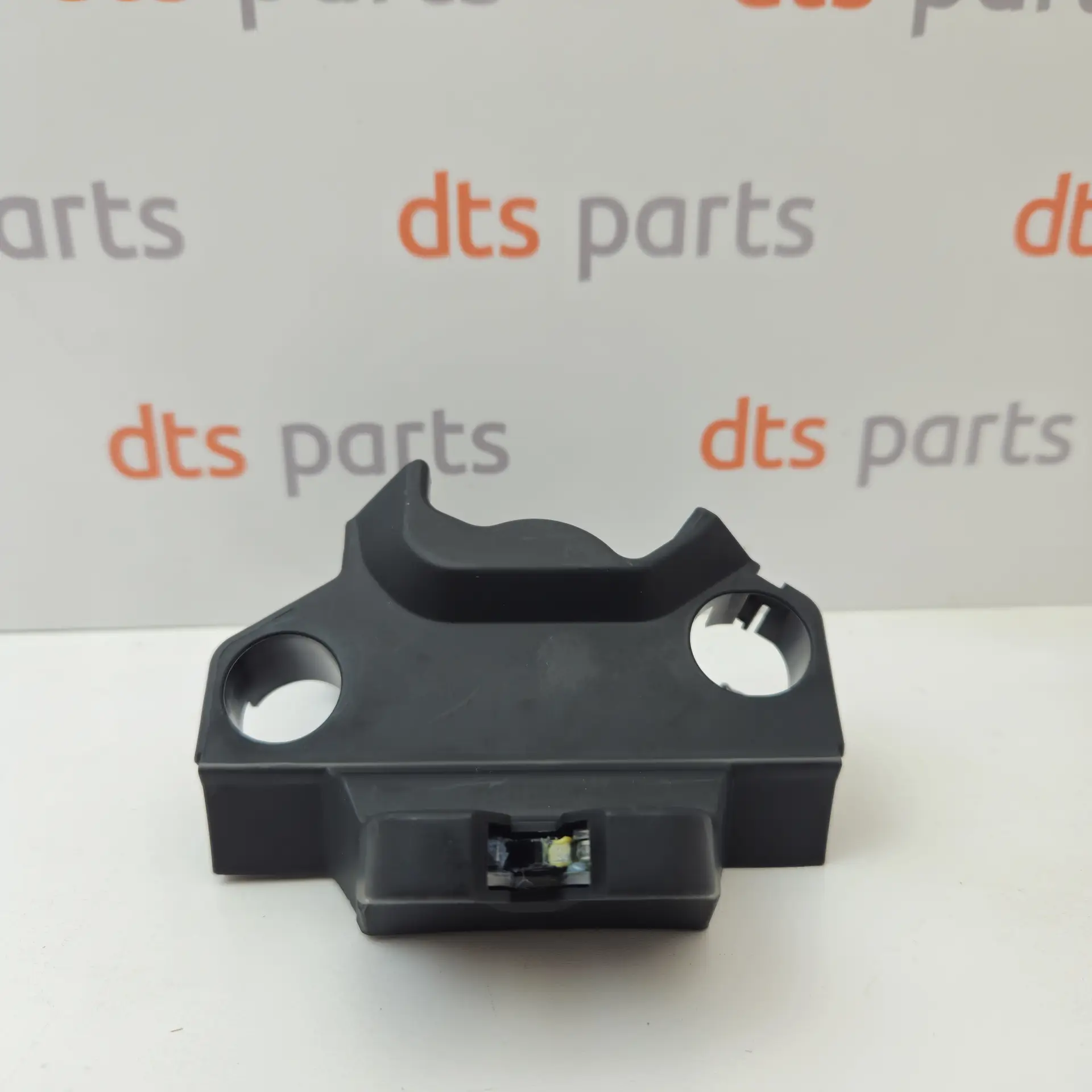 OEM Toyota/Lexus 6460002071 – Luggage compartment lock