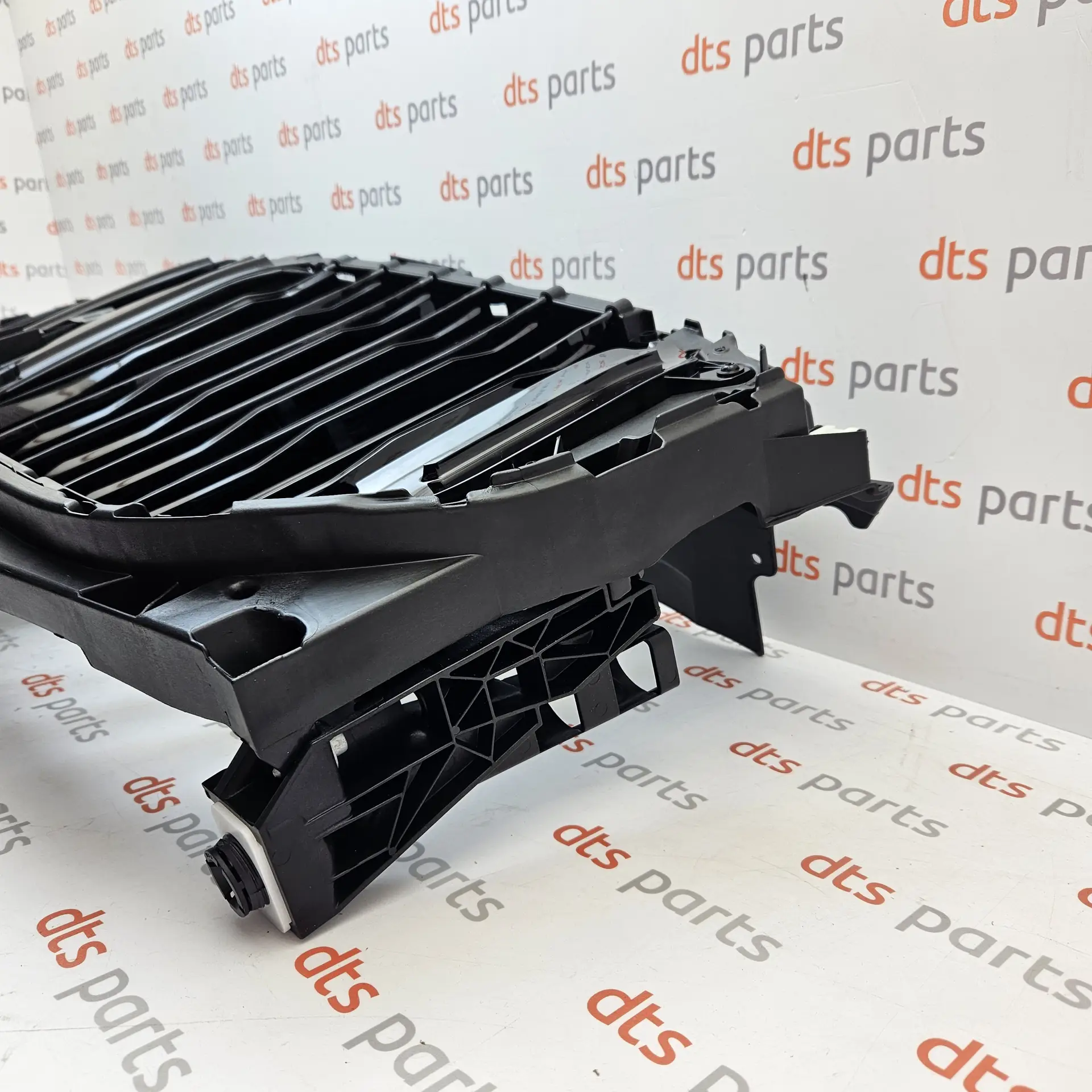 OEM BMW 51745A29C42 – Front bumper center engine compartment air duct