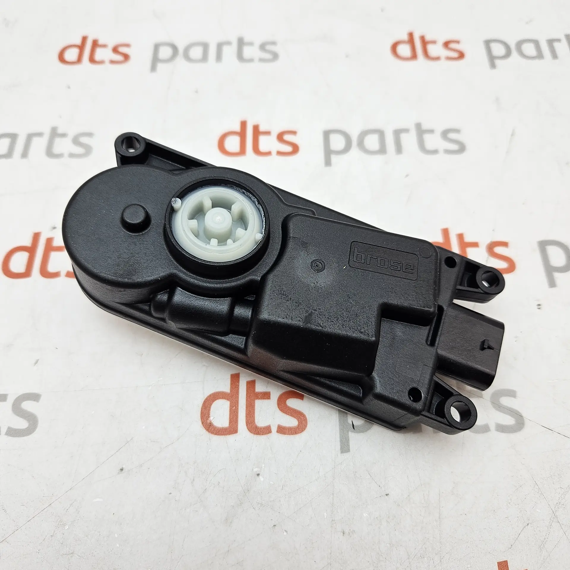OEM BMW 51747493167 – Air flap control, active, upper Fits X3, X4