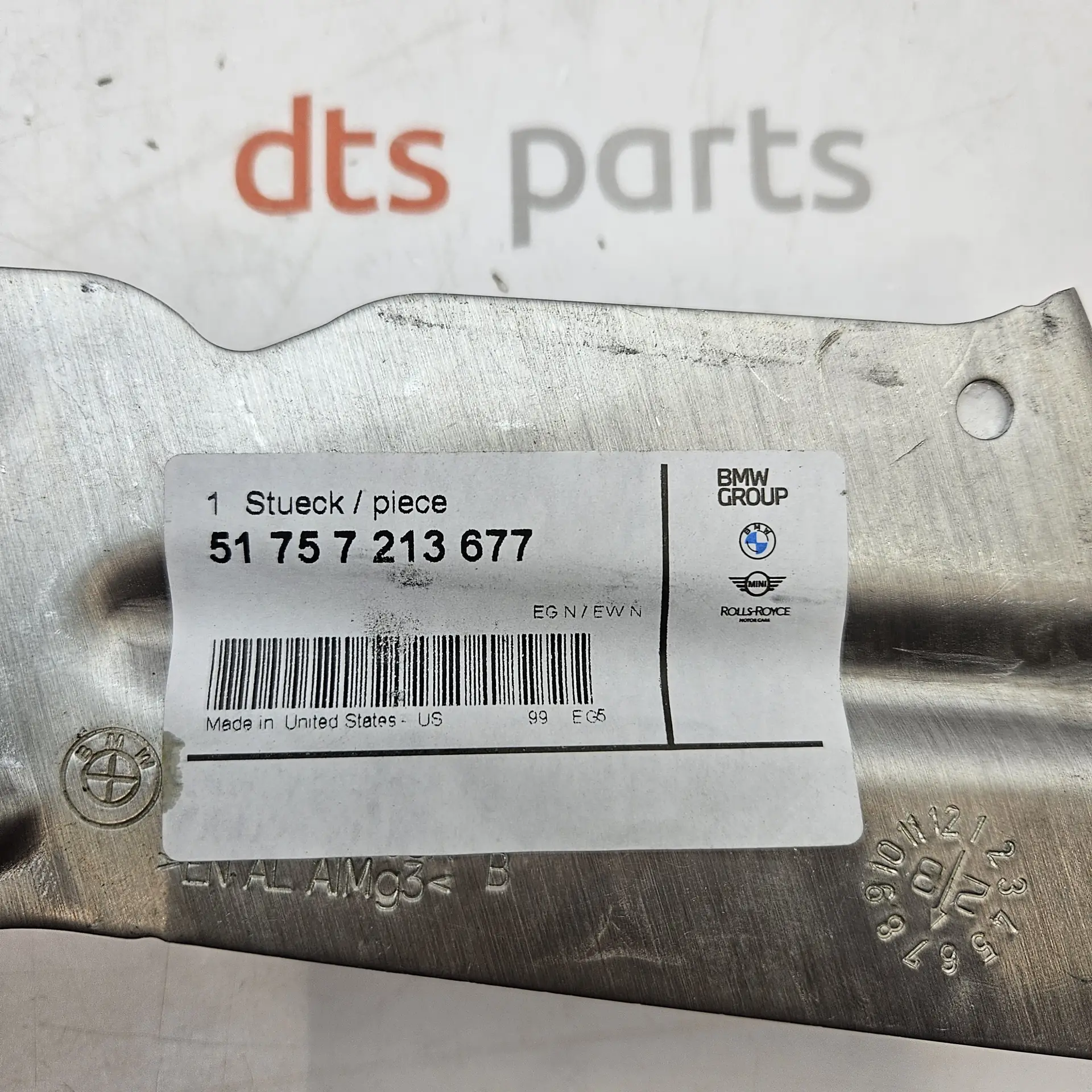 OEM BMW 51757213677 – Center underbody splash shield lining bracket