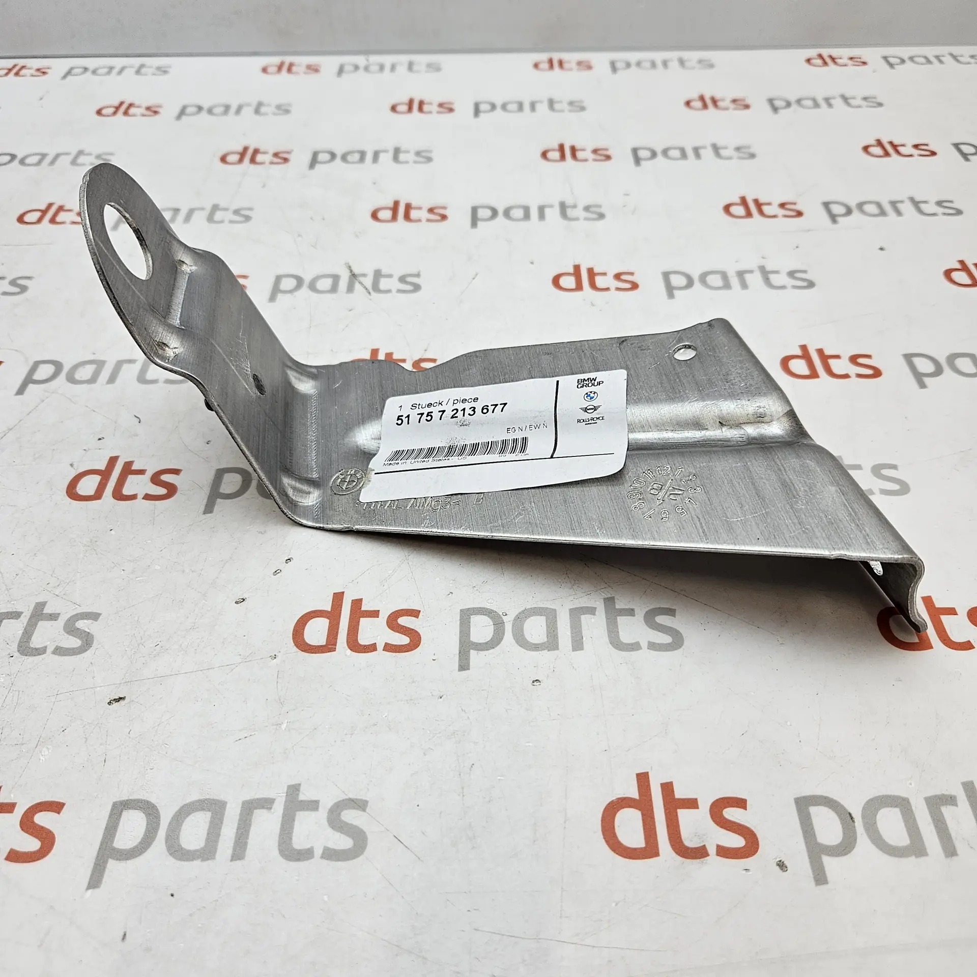OEM BMW 51757213677 – Center underbody splash shield lining bracket