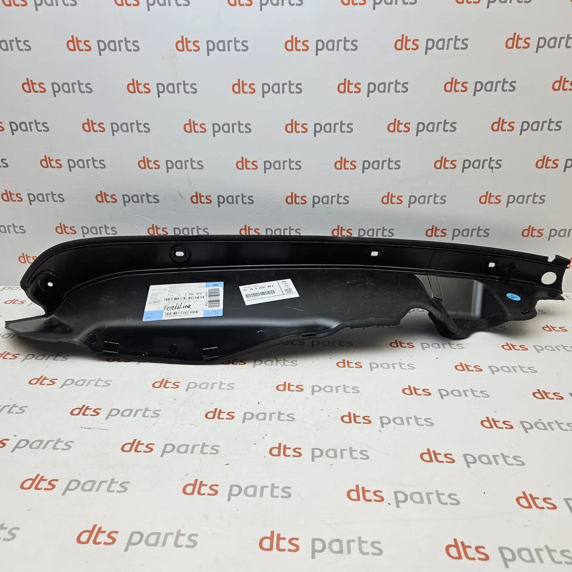 OEM BMW 51765A0C8F4 – Fender ledge cover right side protective sealing strip