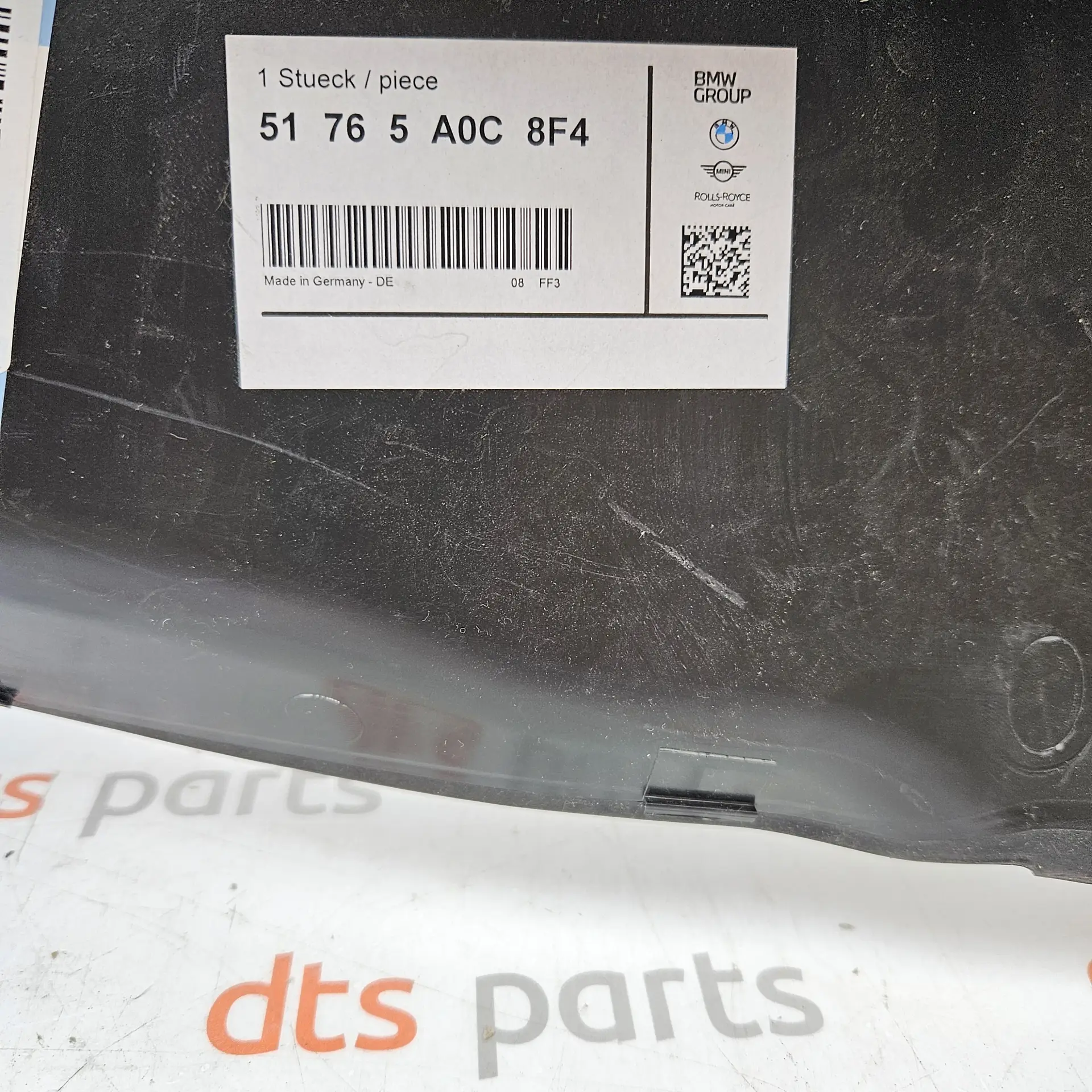 OEM BMW 51765A0C8F4 – Fender ledge cover right side protective sealing strip