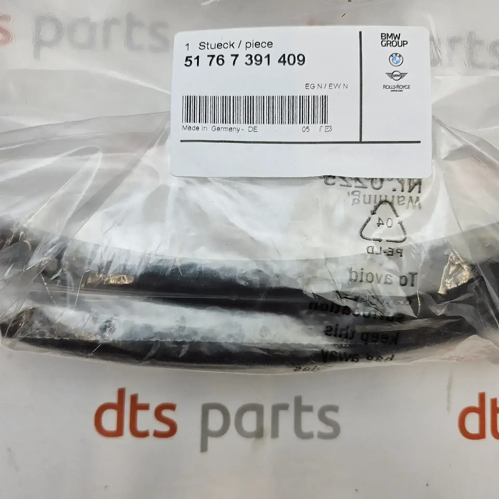 OEM BMW 51767391409 – Left headlight gasket