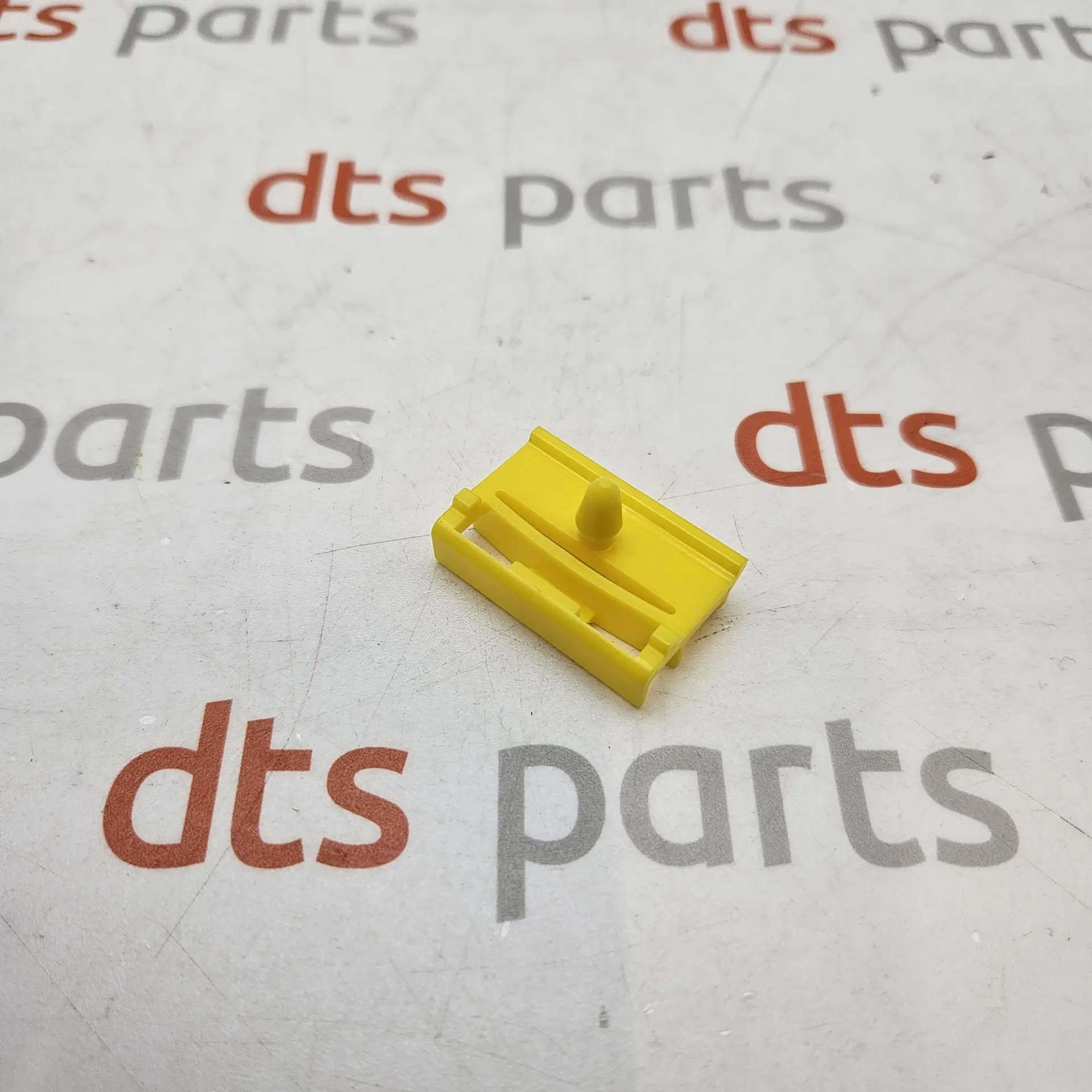 OEM BMW 51777166869 – Clip