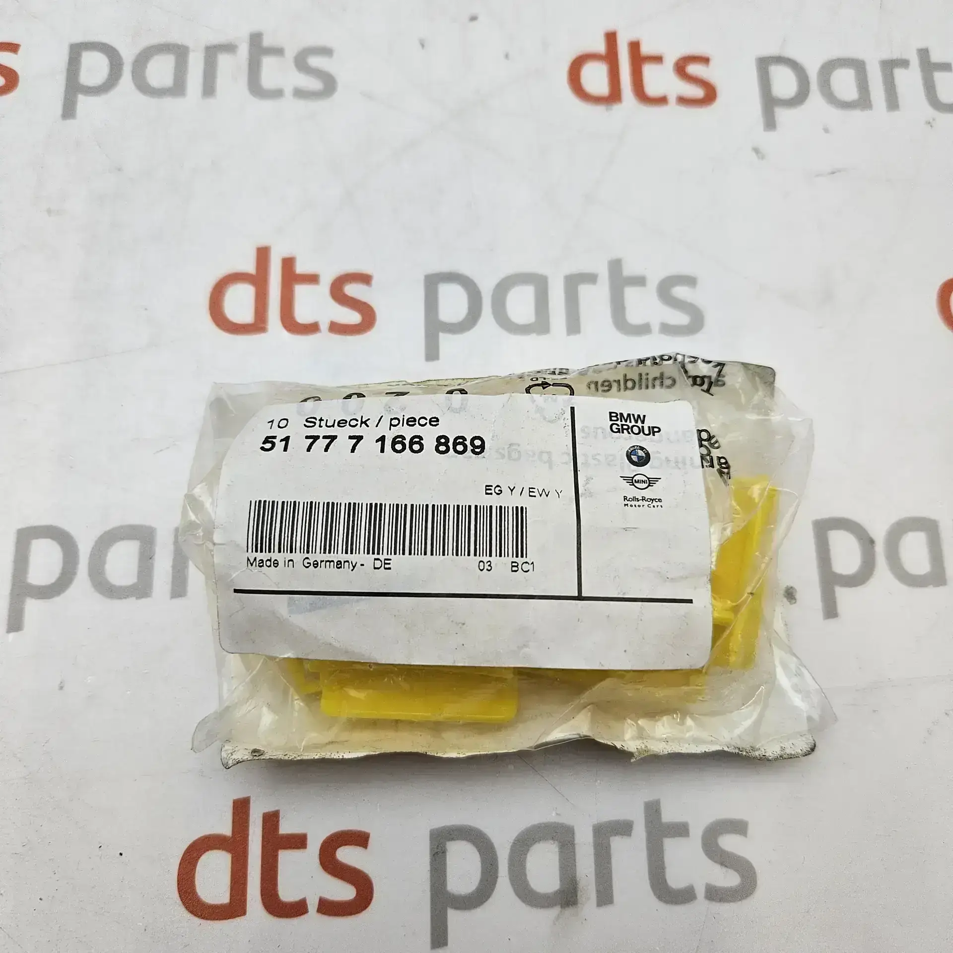 OEM BMW 51777166869 – Clip