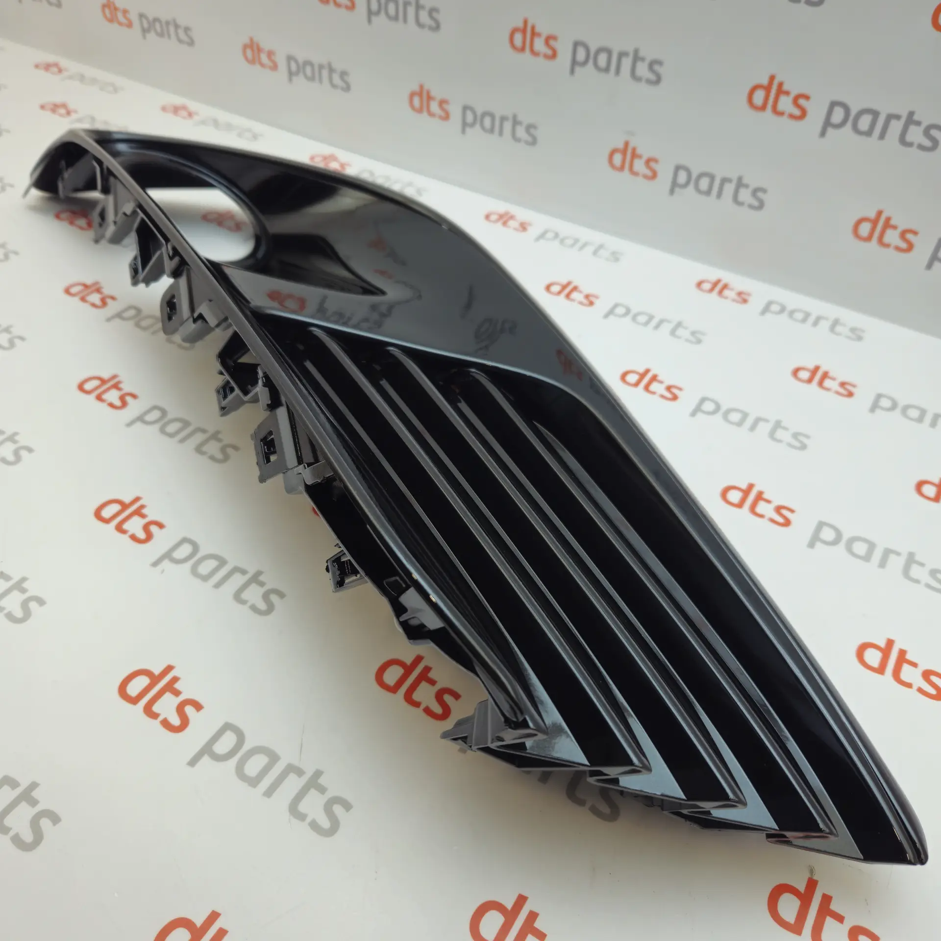 OEM Toyota/Lexus 5203002210 – Front right bumper grille