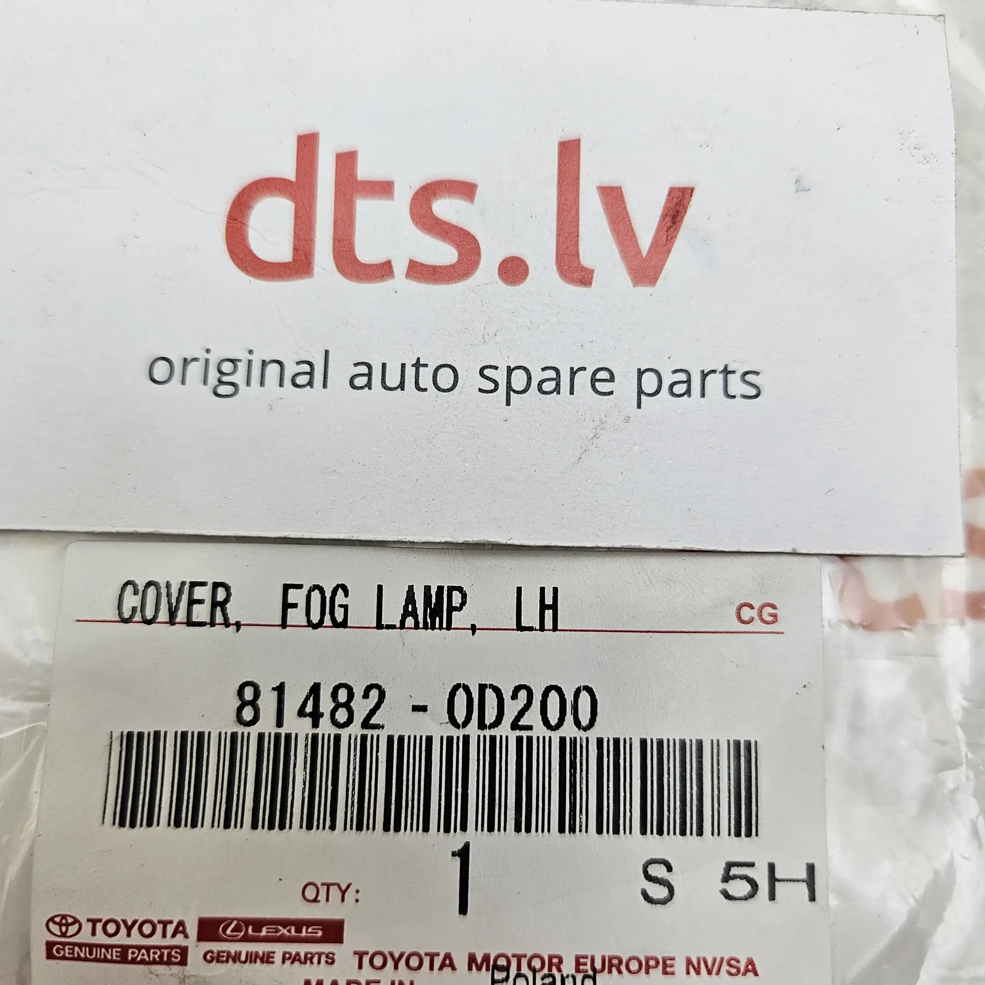 OEM Toyota 520400D020 – Front bumper fog light bezel cover left-hand side