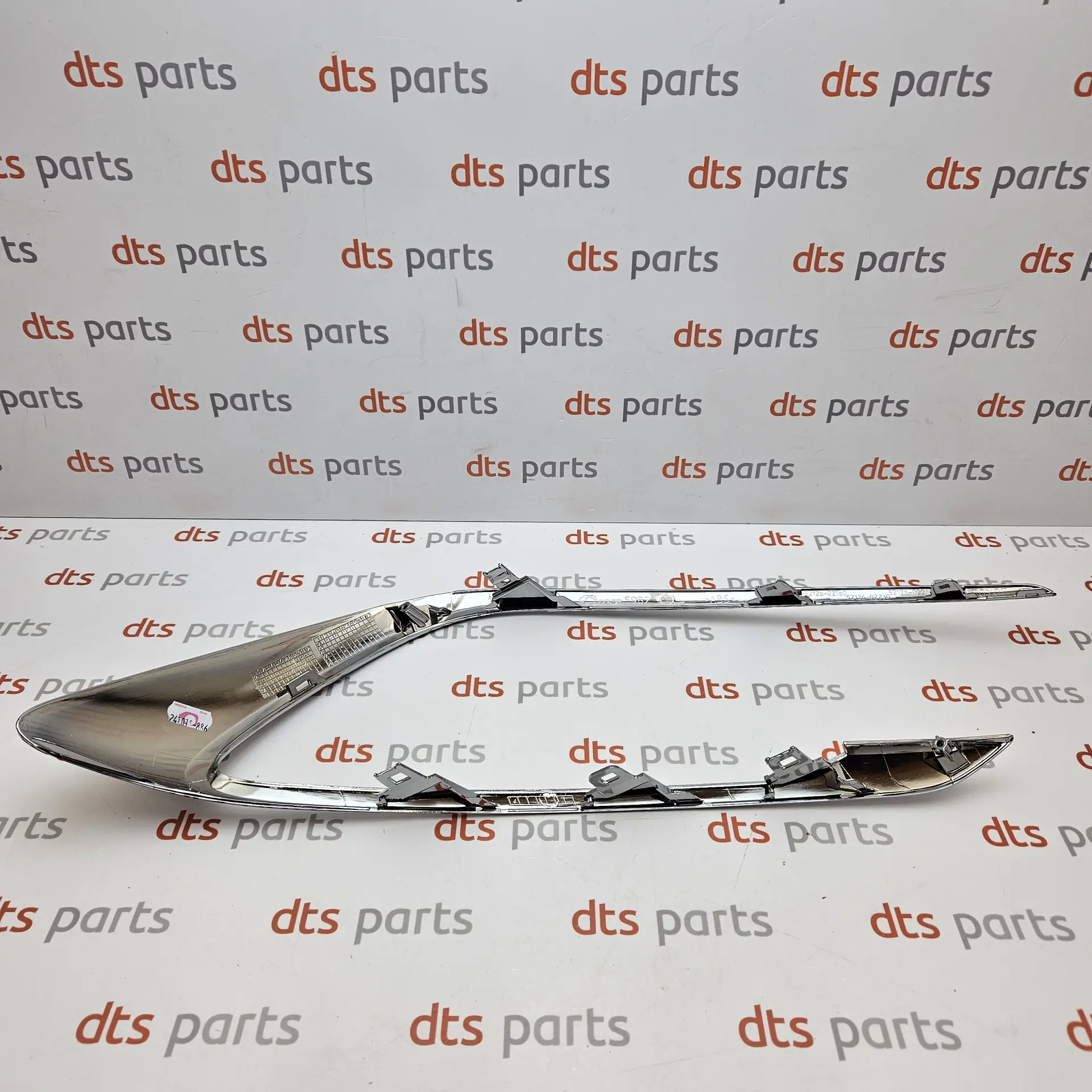 OEM Toyota 5212602240 – Front bumper fog light bracket Toyota Auris ZWE186