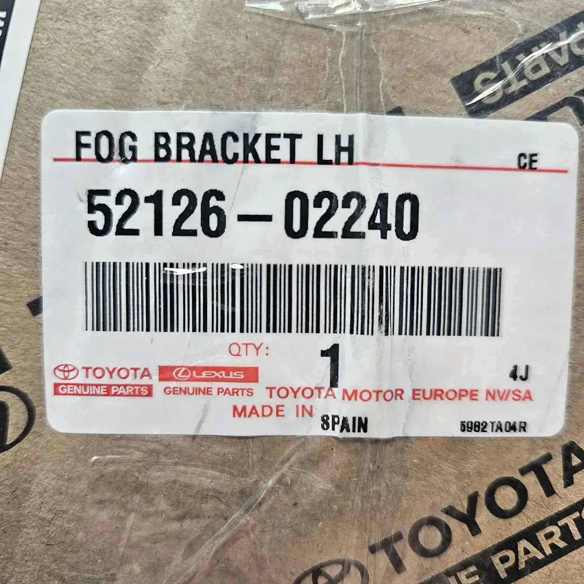 OEM Toyota 5212602240 – Front bumper fog light bracket Toyota Auris ZWE186
