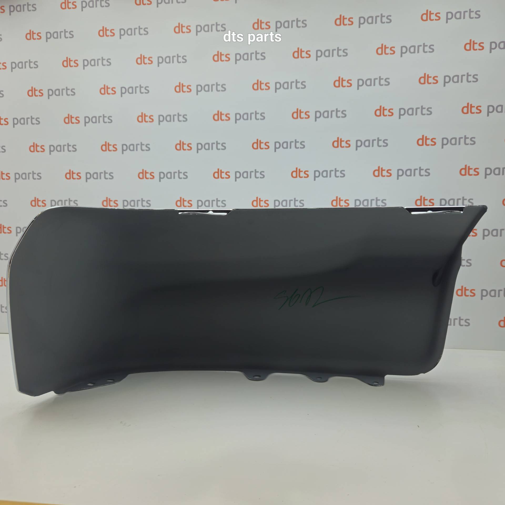 OEM Toyota/Lexus 521520K070 – Rear, left bumper corner