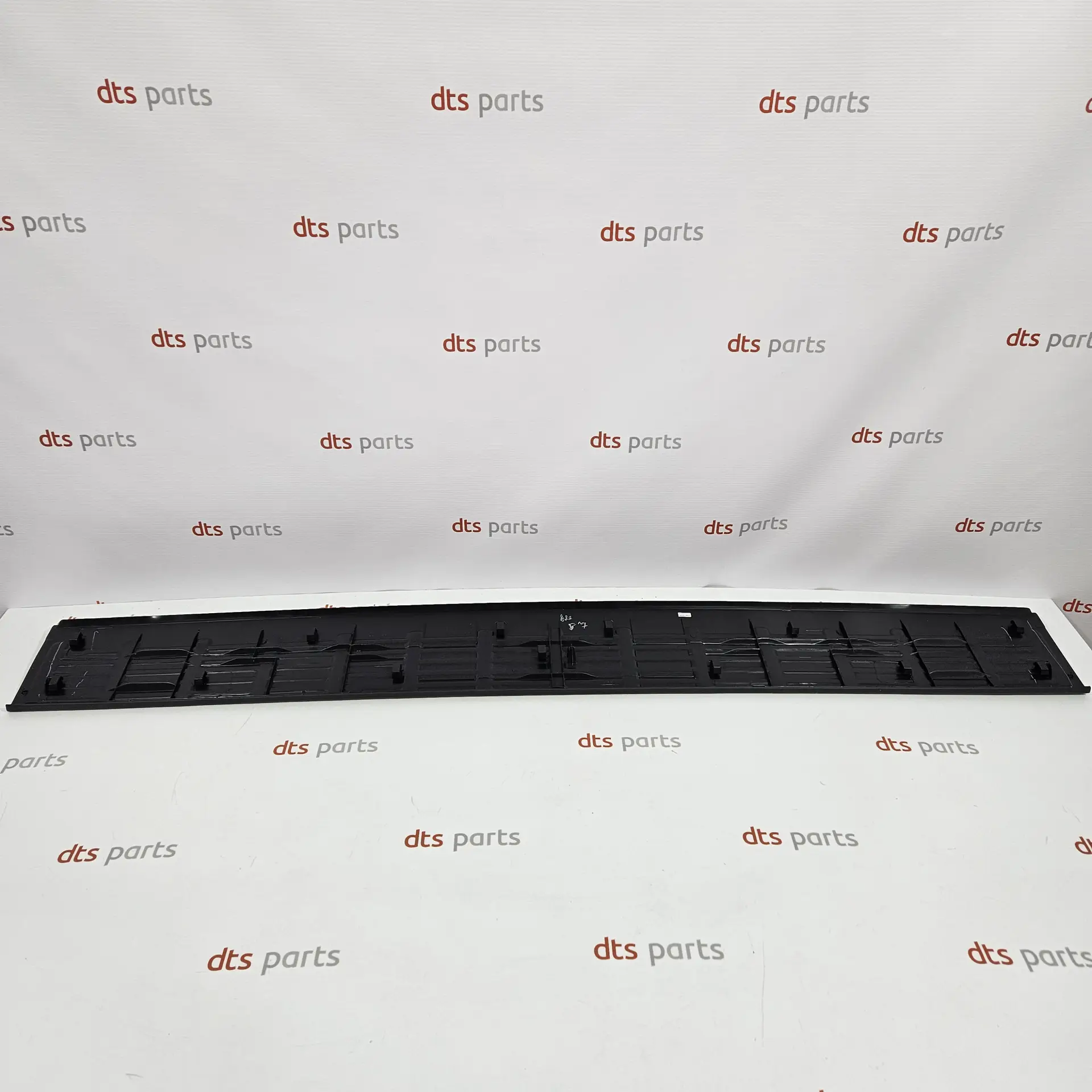 OEM Toyota 521590K010 – Rear bumper trim bar moulding