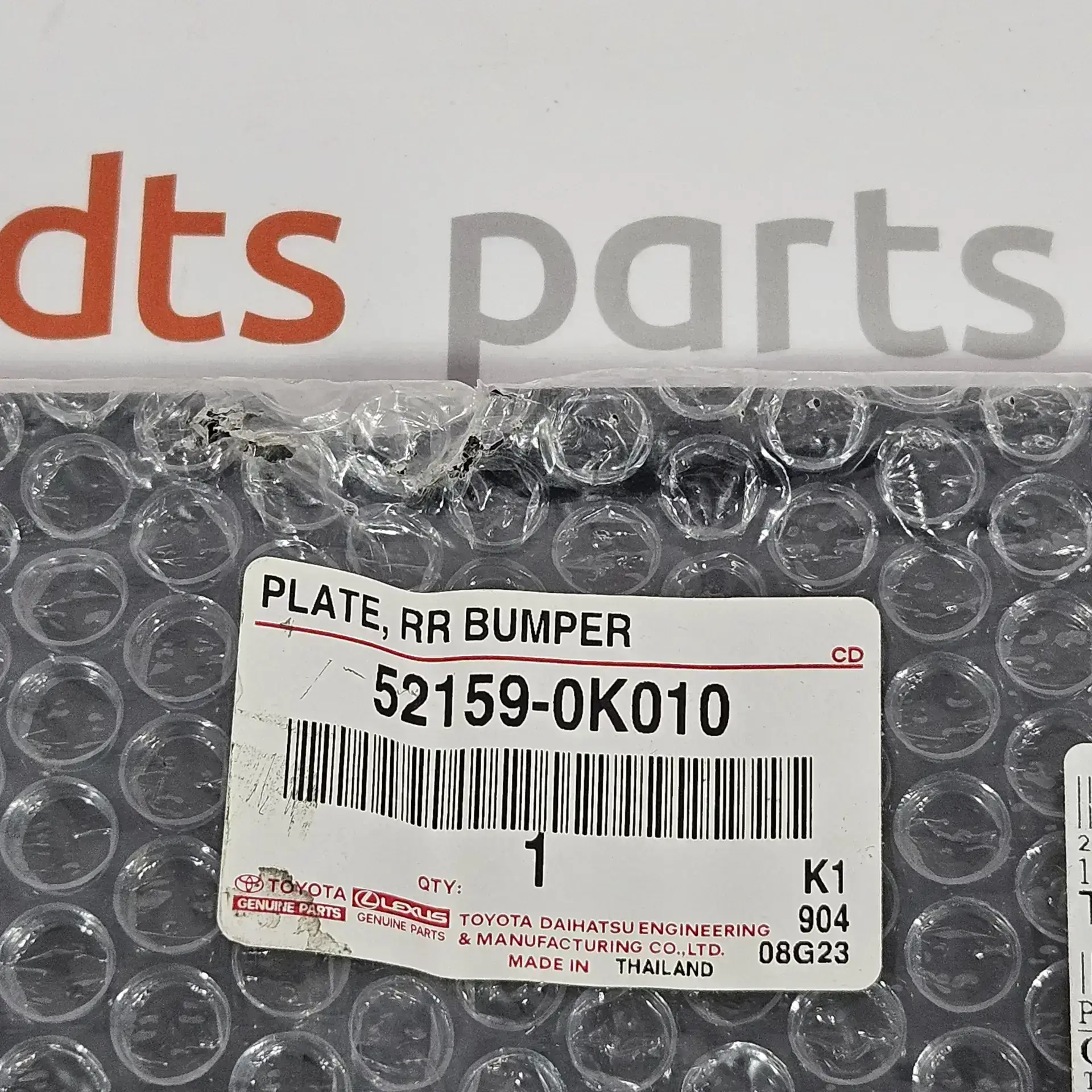 OEM Toyota 521590K010 – Rear bumper trim bar moulding