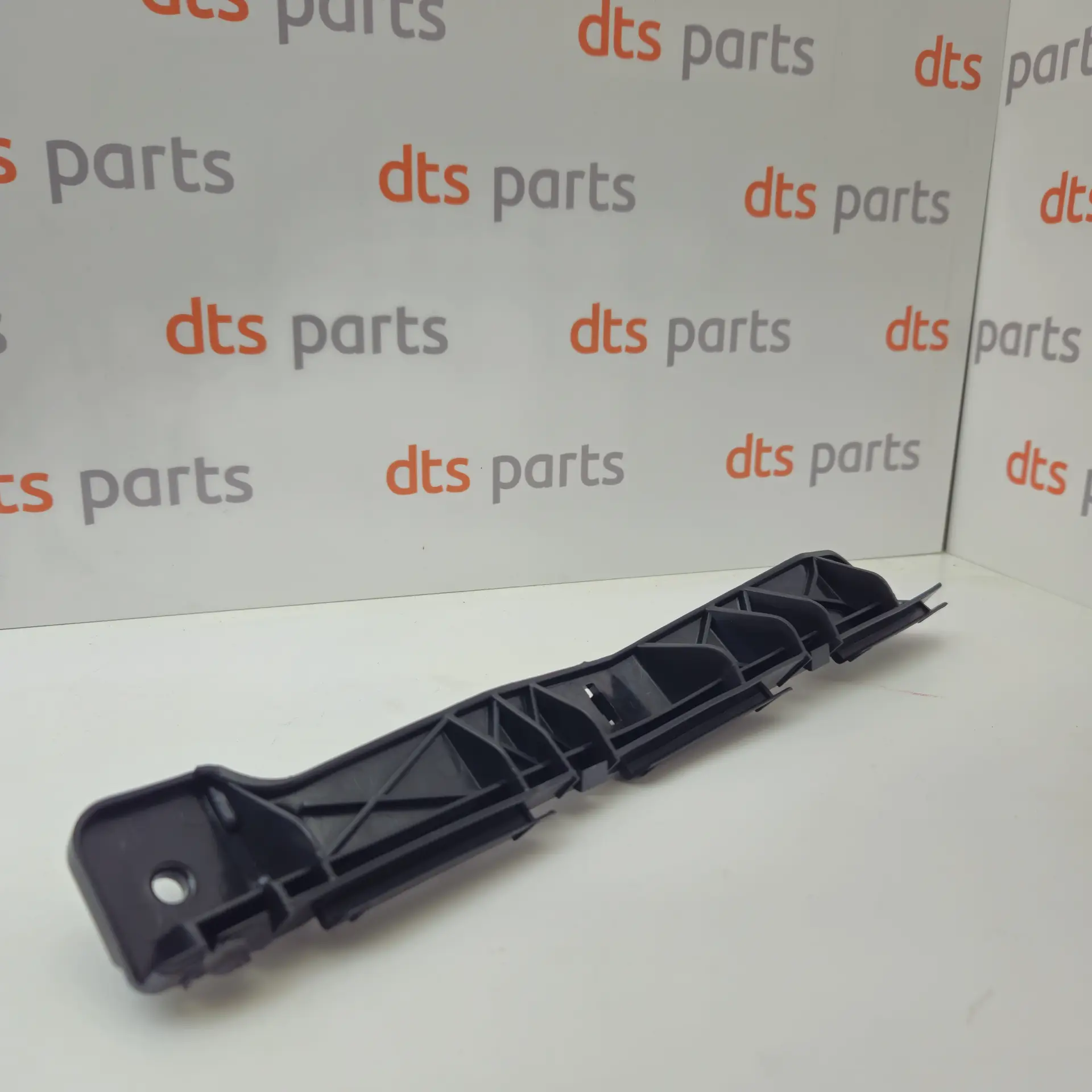 OEM Toyota/Lexus 525350F010 – Front bumper right side retainer