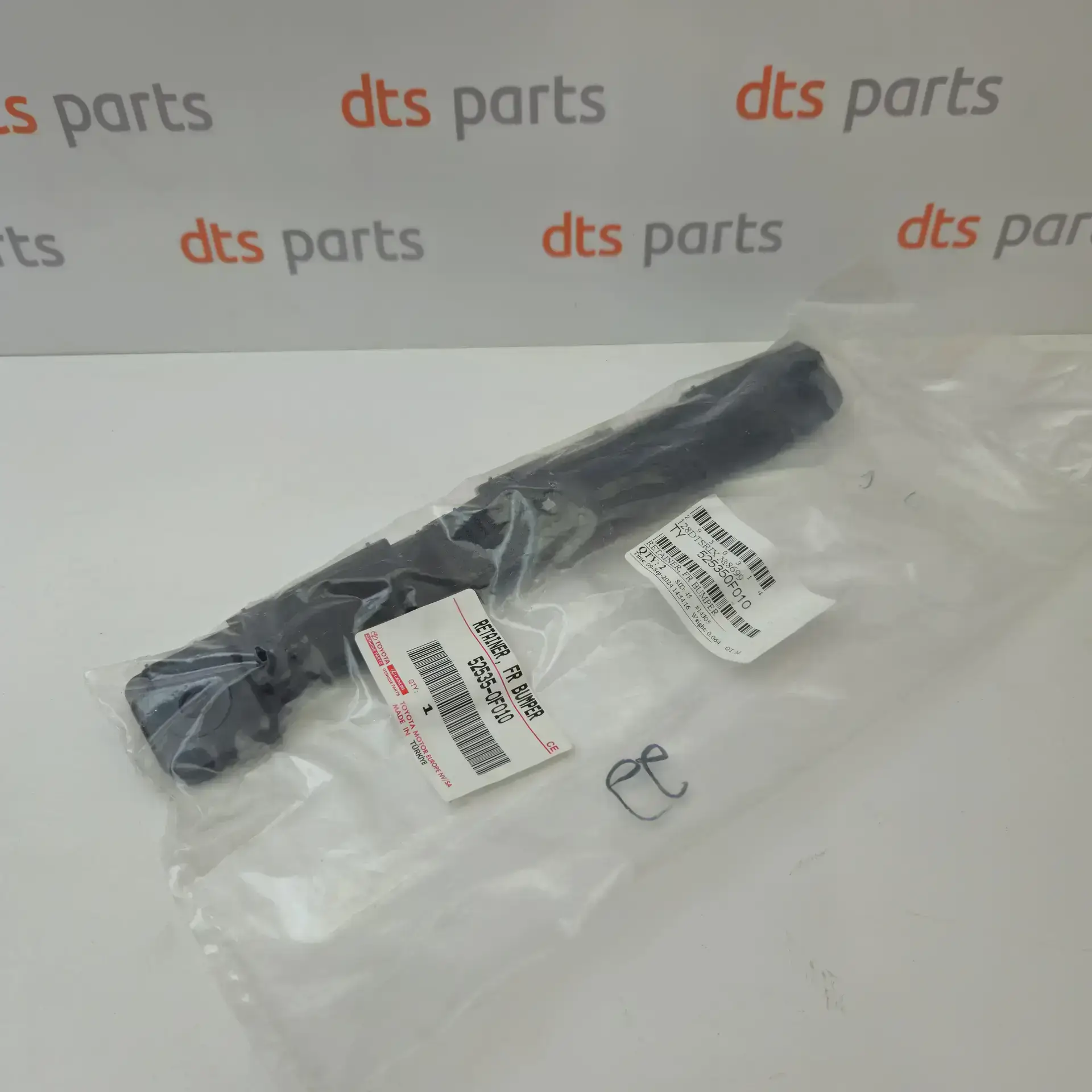 OEM Toyota/Lexus 525350F010 – Front bumper right side retainer