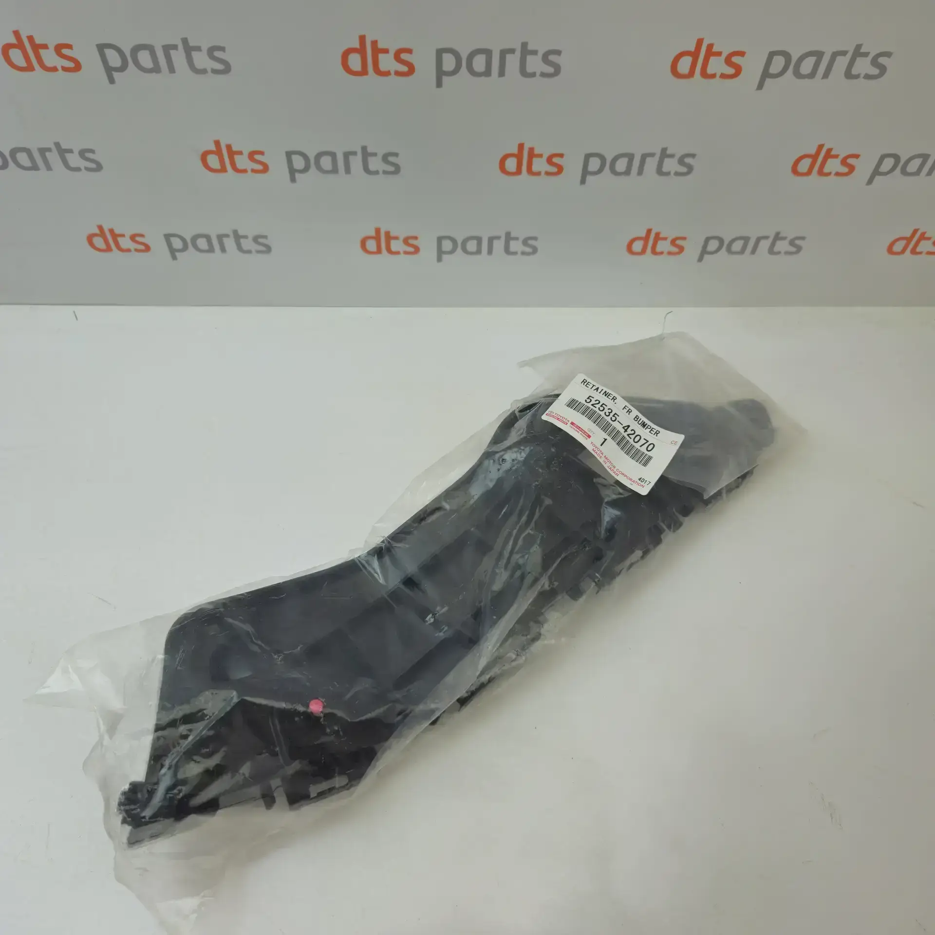 OEM Toyota/Lexus 5253542070 – Front bumper right side retainer