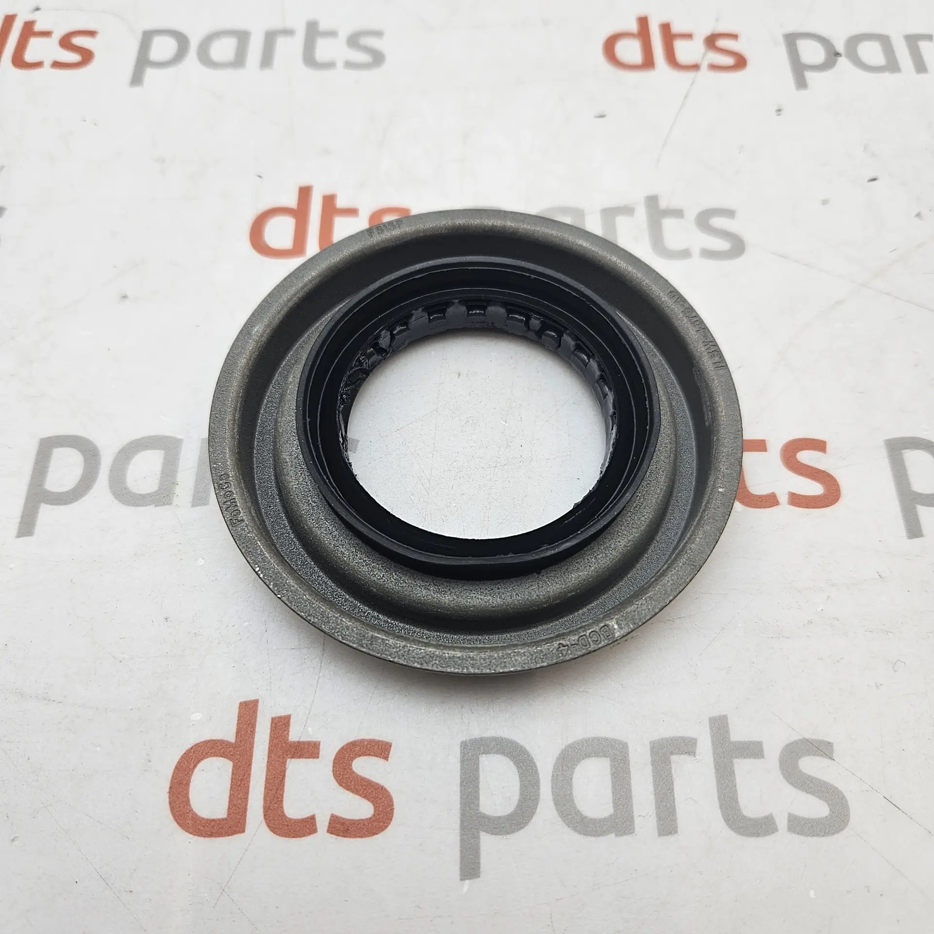 OEM Ford 5262529 – Shaft seal
