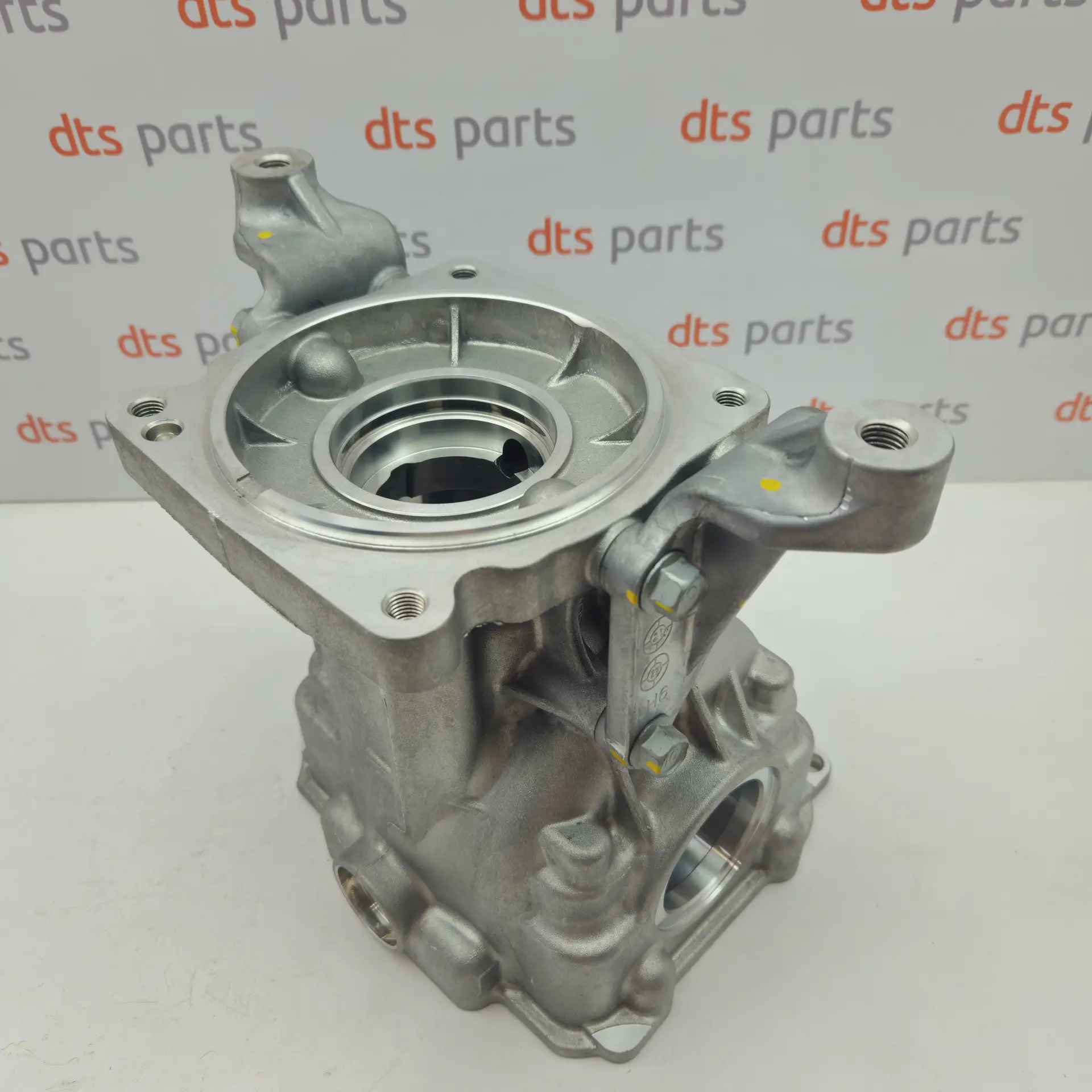 OEM Kia 530103B511 – Differential housing