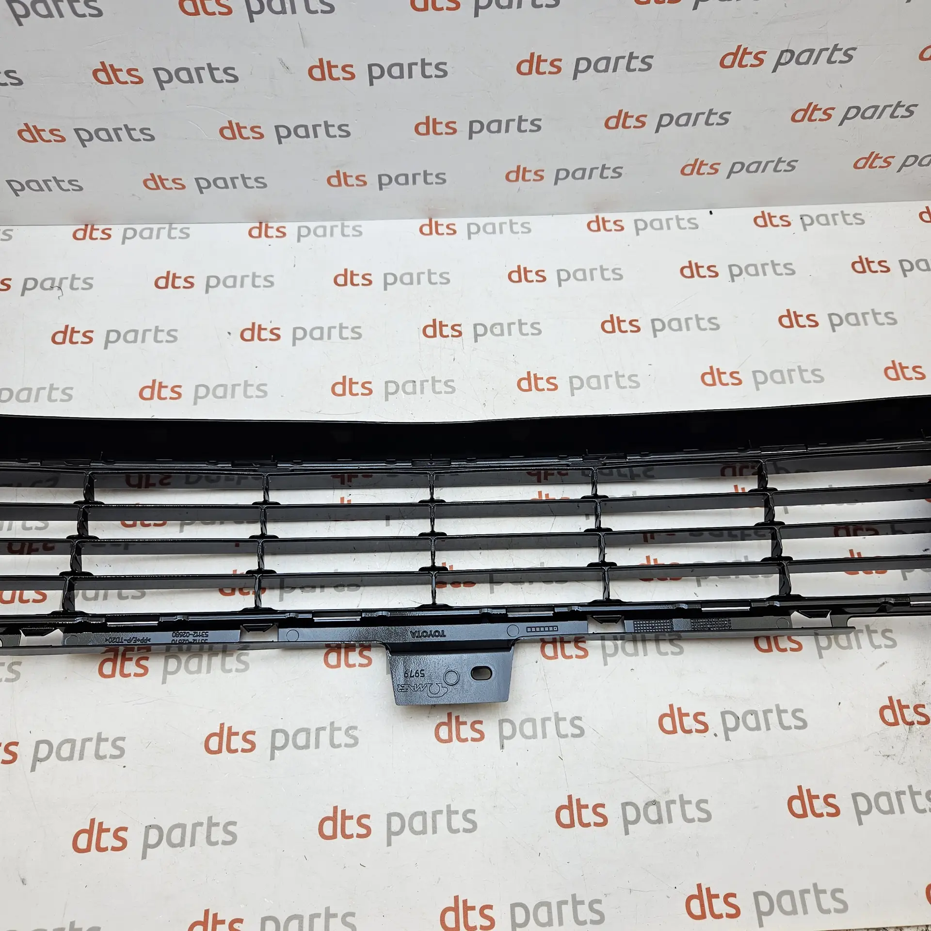 OEM Toyota 5311202680 – Front bumper lower central radiator grille