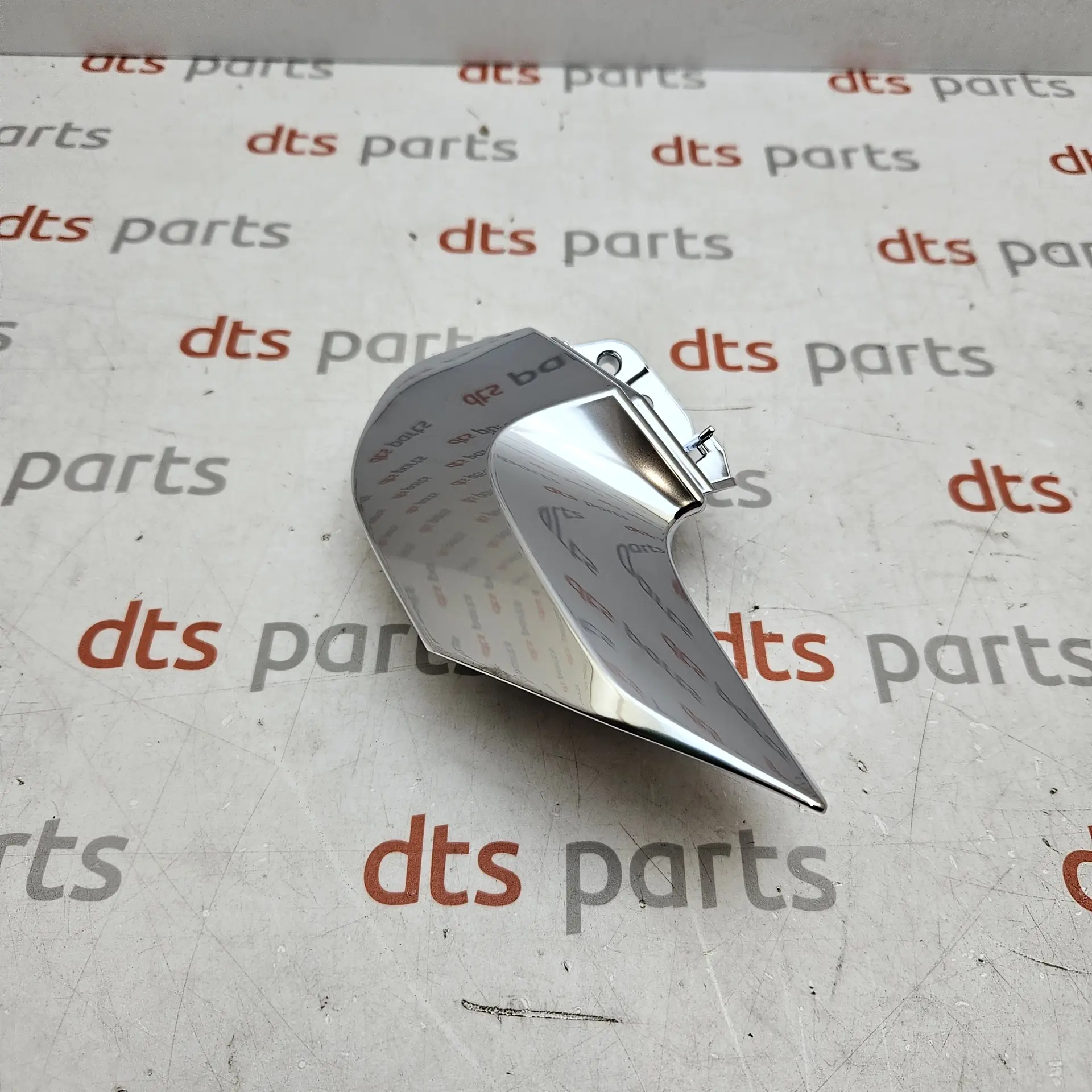 OEM Toyota/Lexus 5312348030 – Radiator grille extension molding