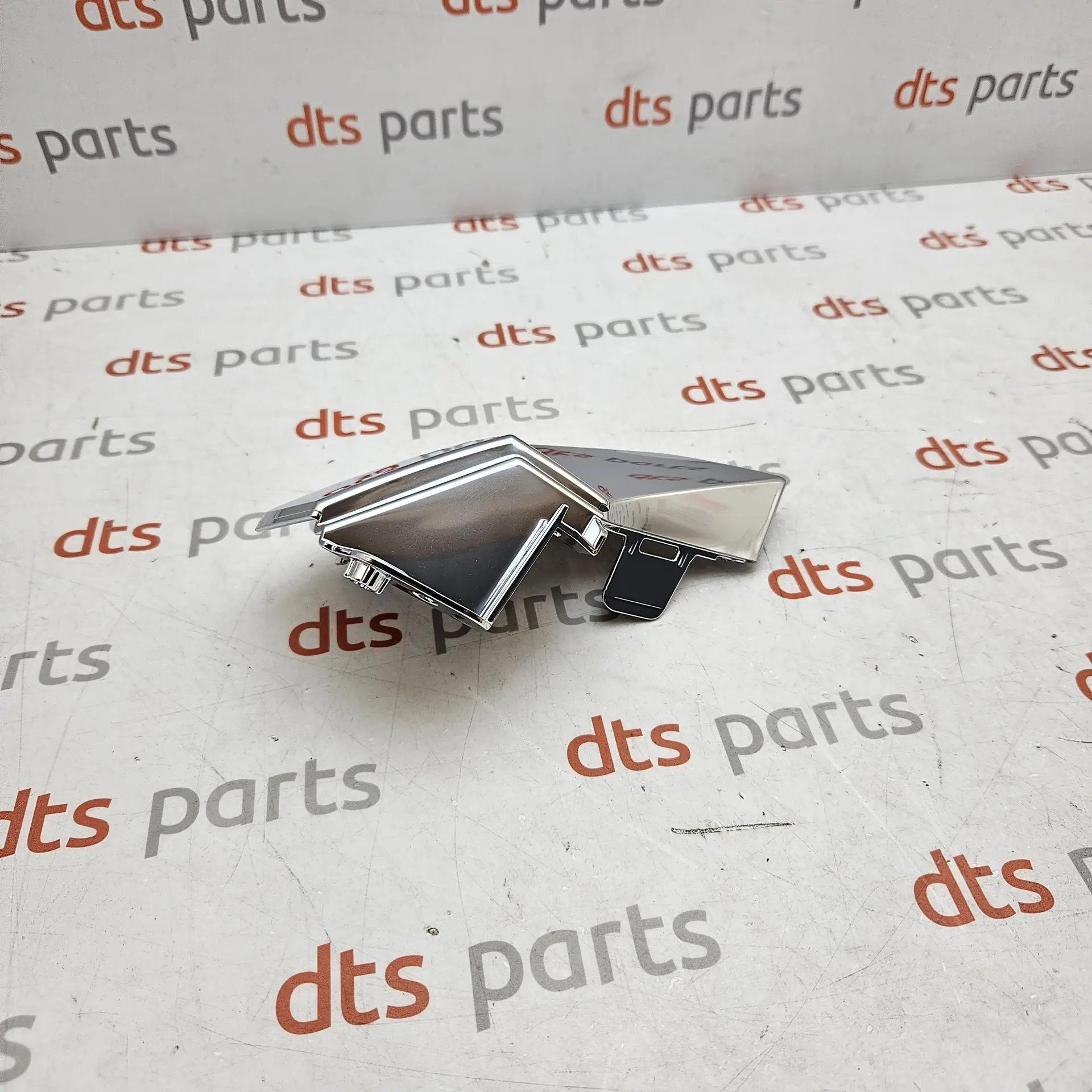 OEM Toyota/Lexus 5312448040 – Radiator grille extension molding