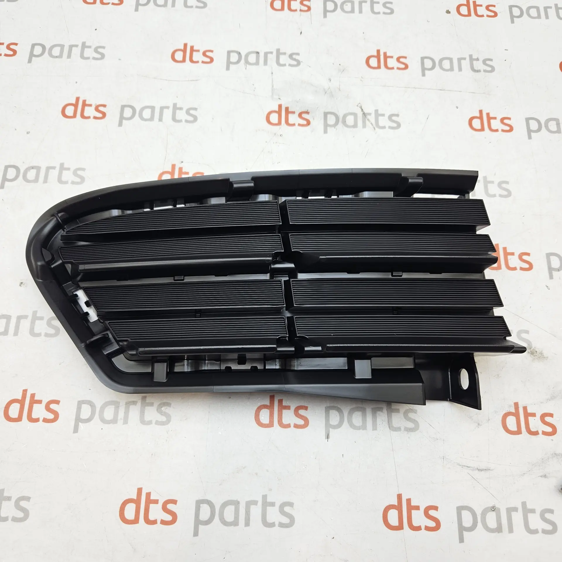 OEM Toyota 5312842080 – Front bumper lower left radiator grille insert