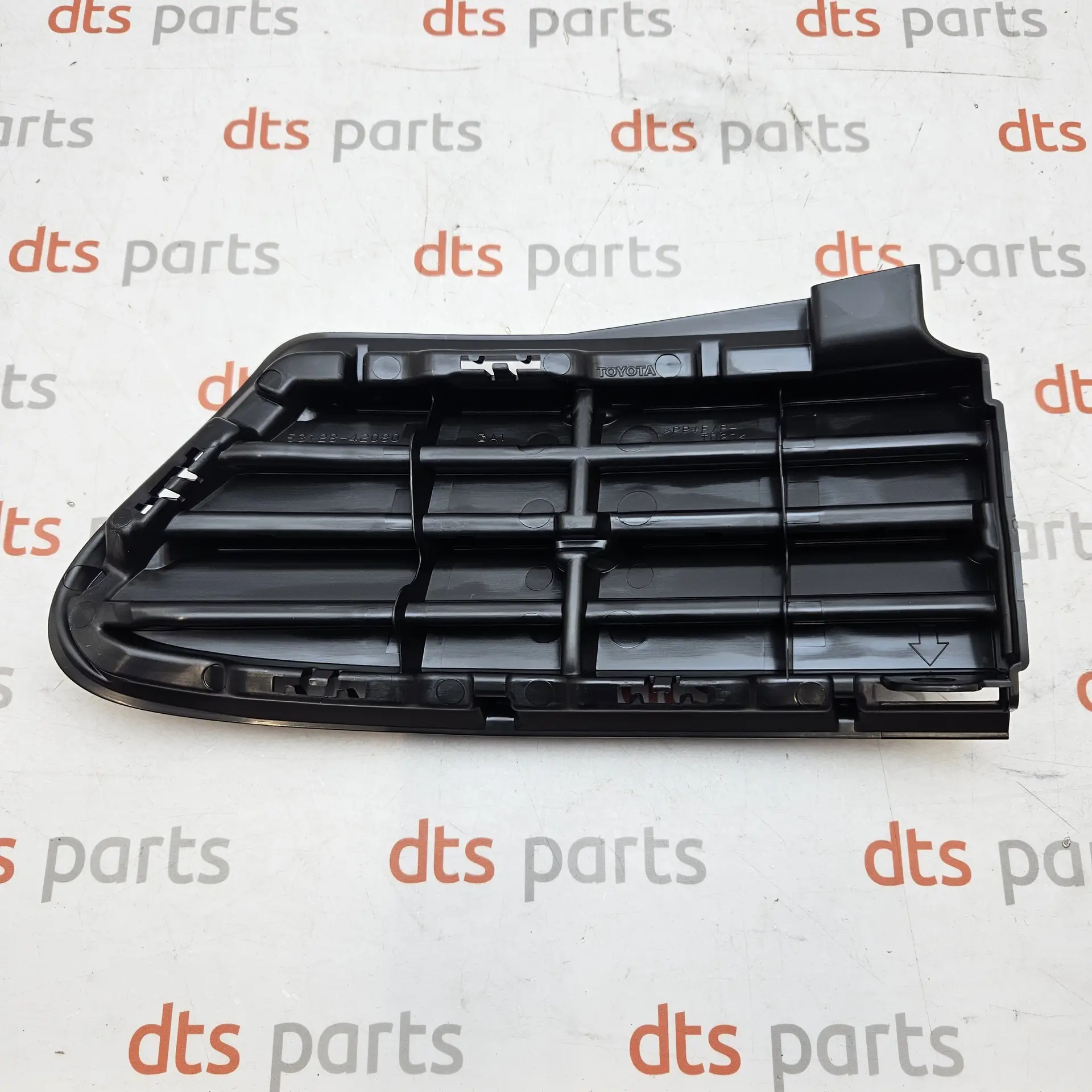 OEM Toyota 5312842080 – Front bumper lower left radiator grille insert