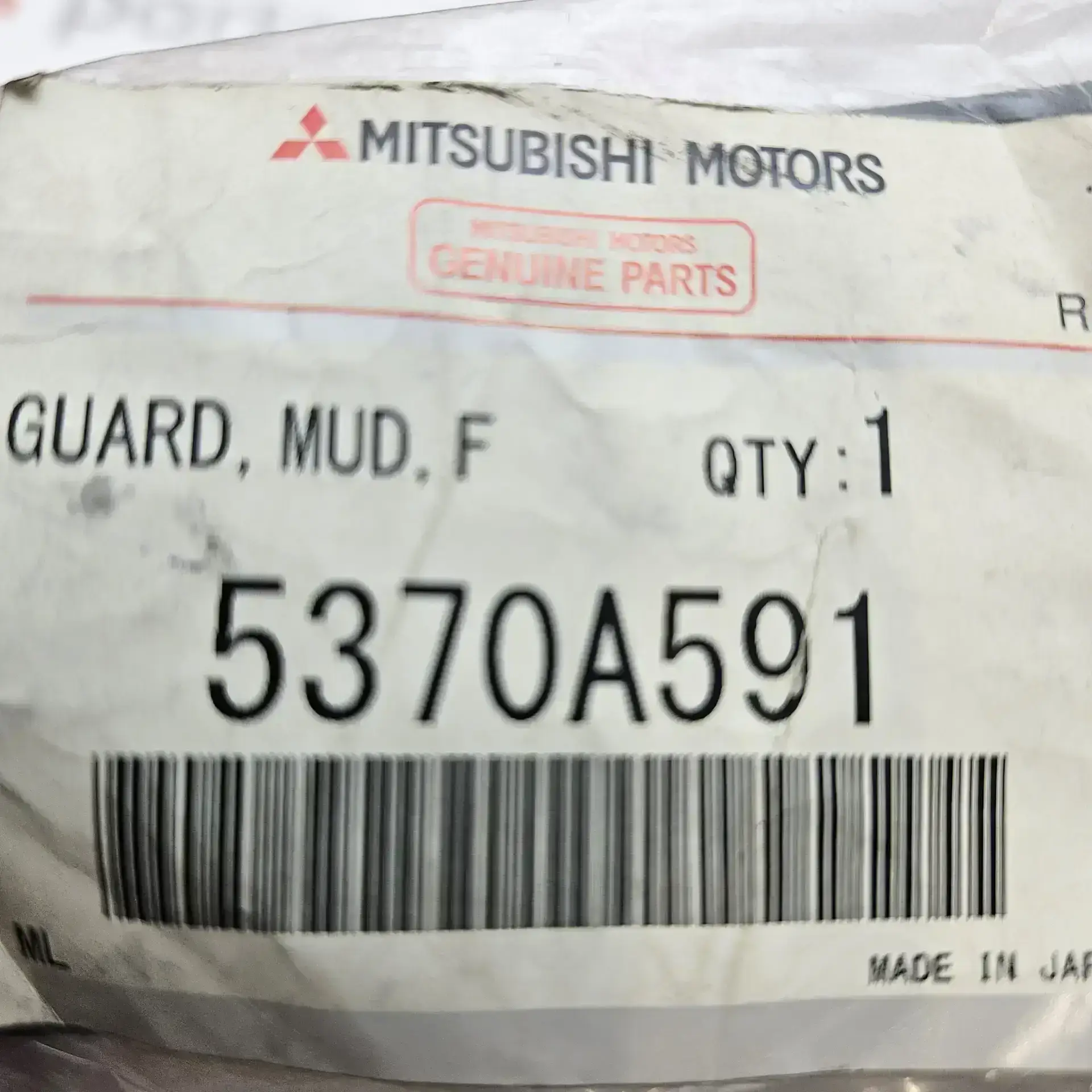 OEM Mitsubishi 5370A591 – Front left mud guard