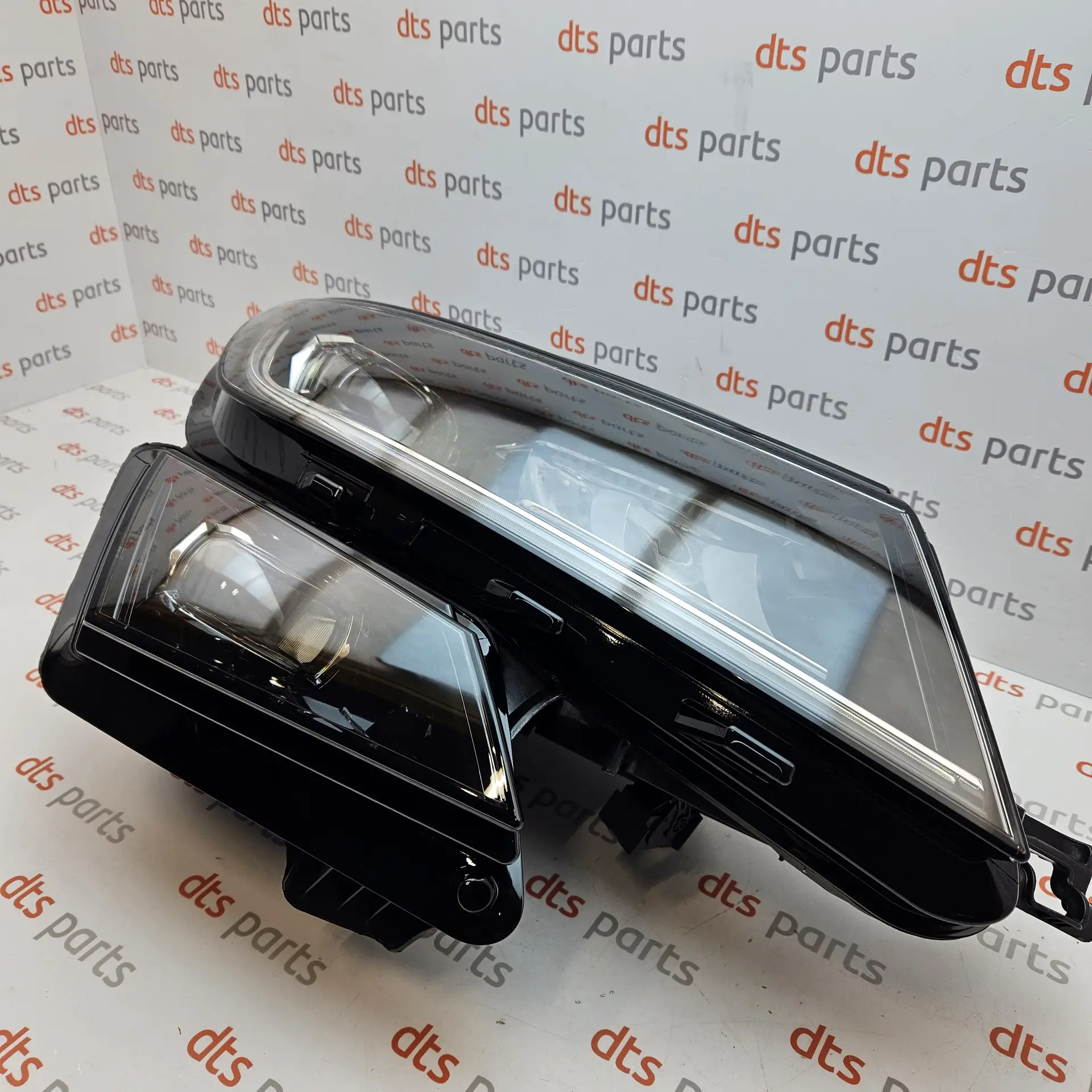 OEM Skoda 566941018H – Front right LED headlight