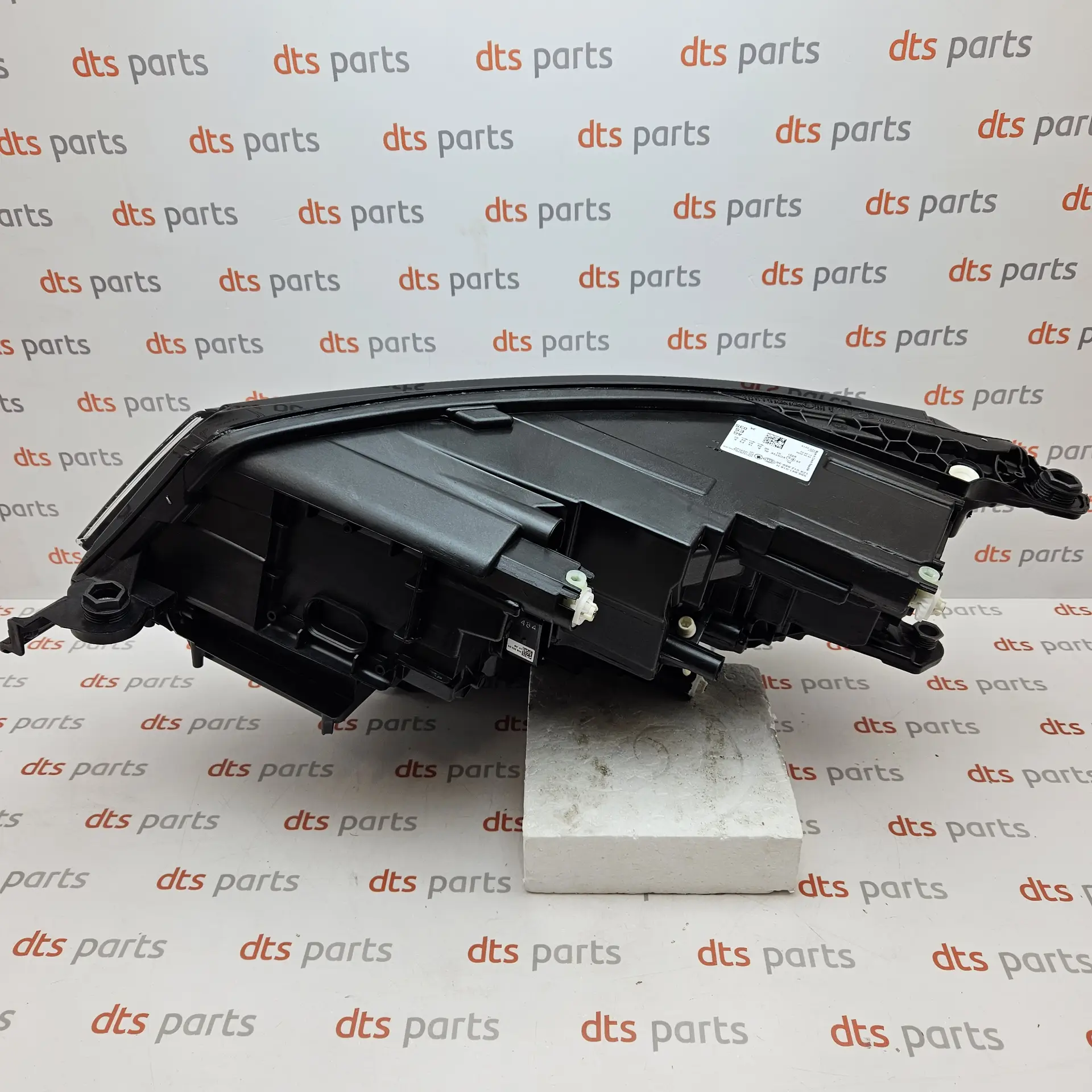 OEM Skoda 566941018H – Front right LED headlight