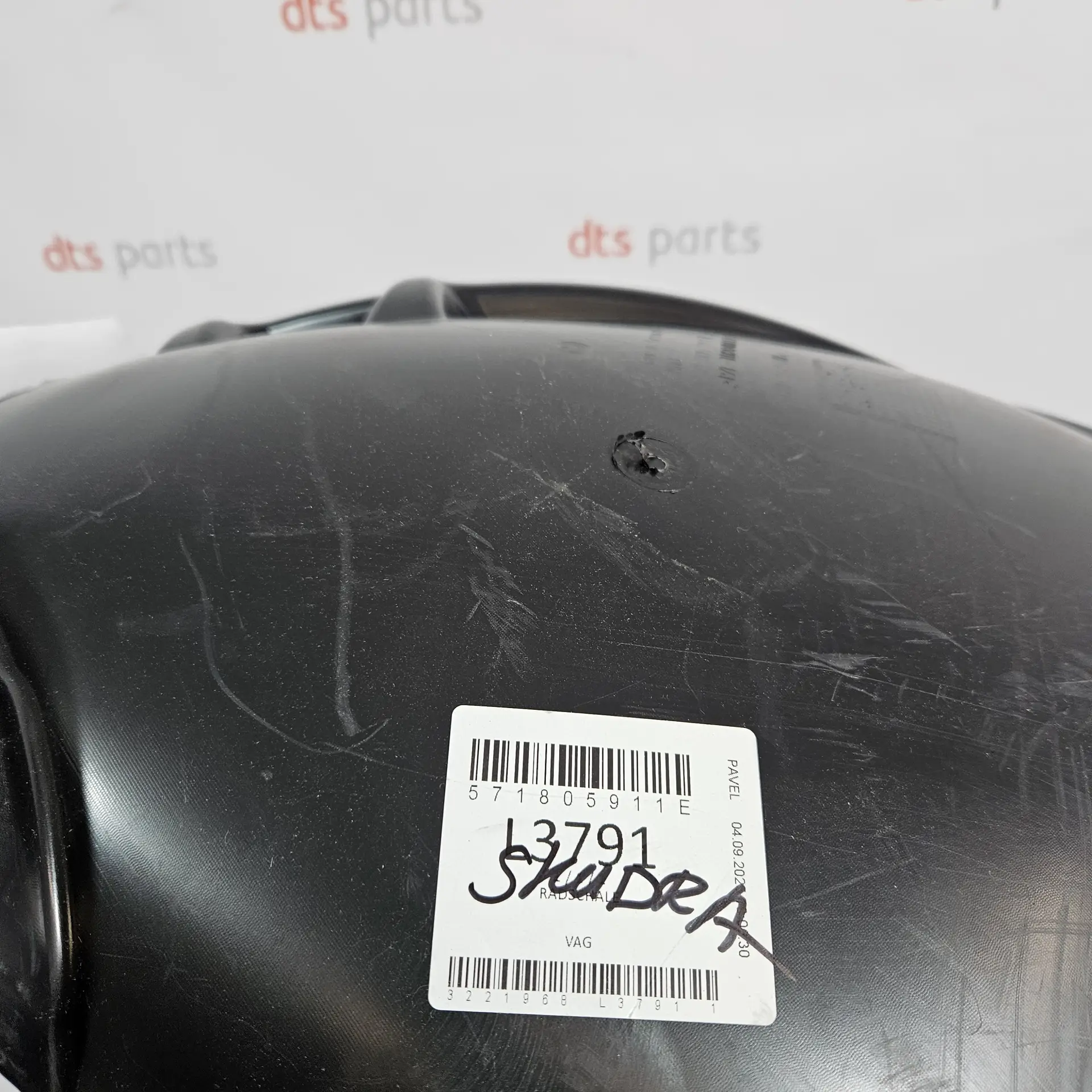 OEM Volkswagen 571805912G – Front right wheel arch cover