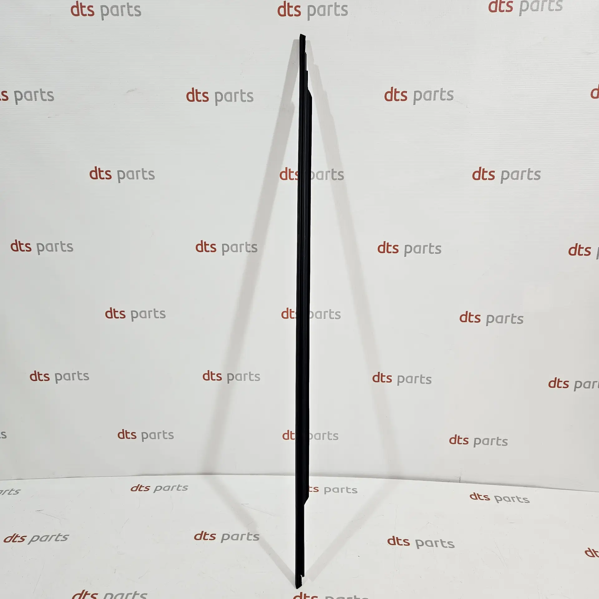 OEM VAG 575839478D5AP – Rear window seal trim, right outside Skoda Karoq
